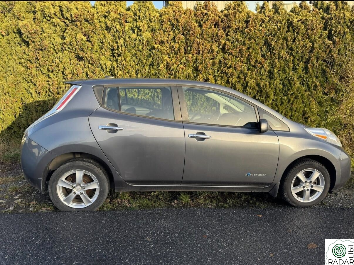 NISSAN LEAF