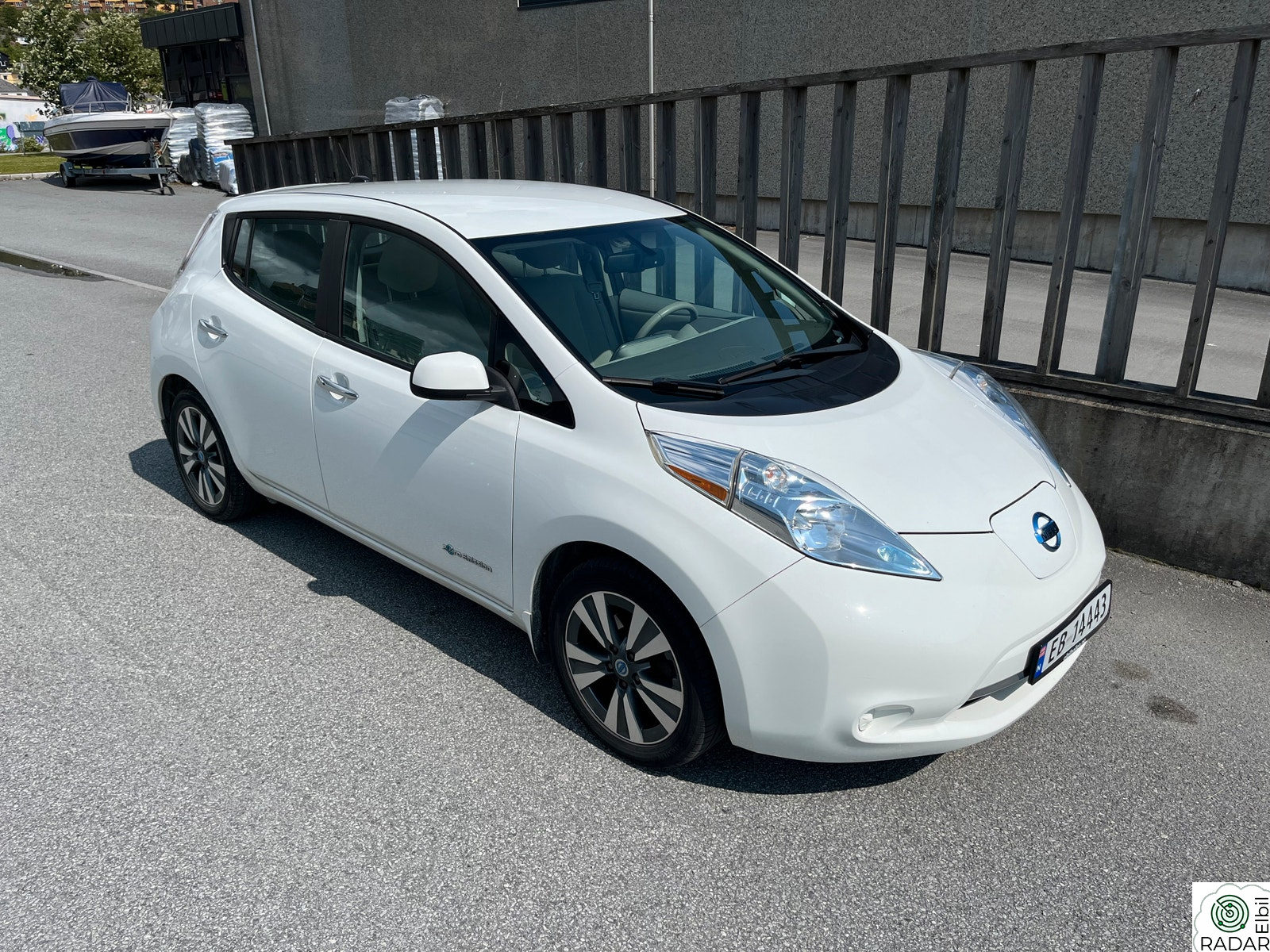 NISSAN Leaf