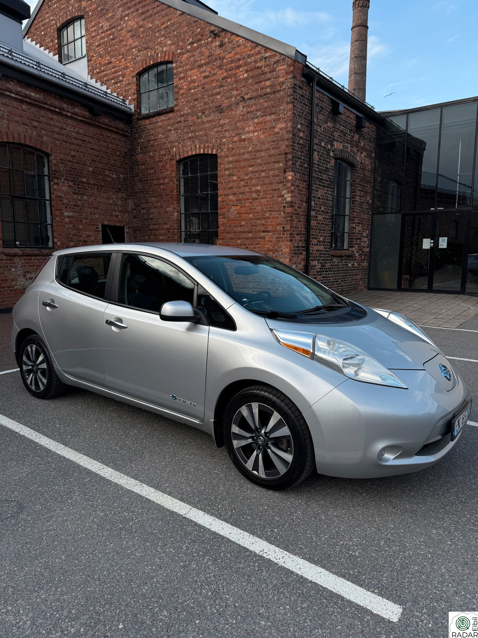 NISSAN LEAF