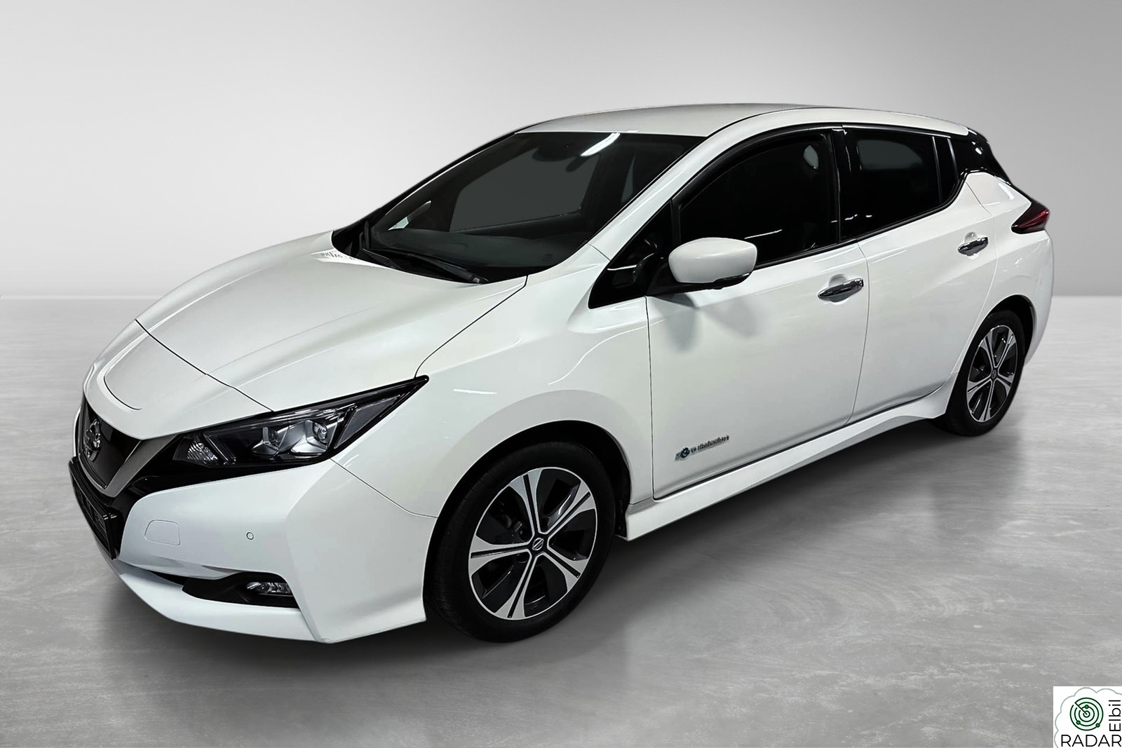 NISSAN Leaf 40kWh 40kWh Tekna Skinn BOSE R.Kam Navi ACC DAB ++