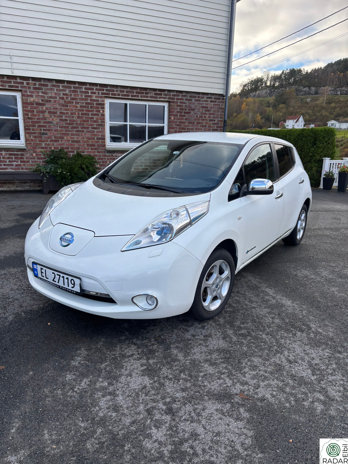 NISSAN LEAF