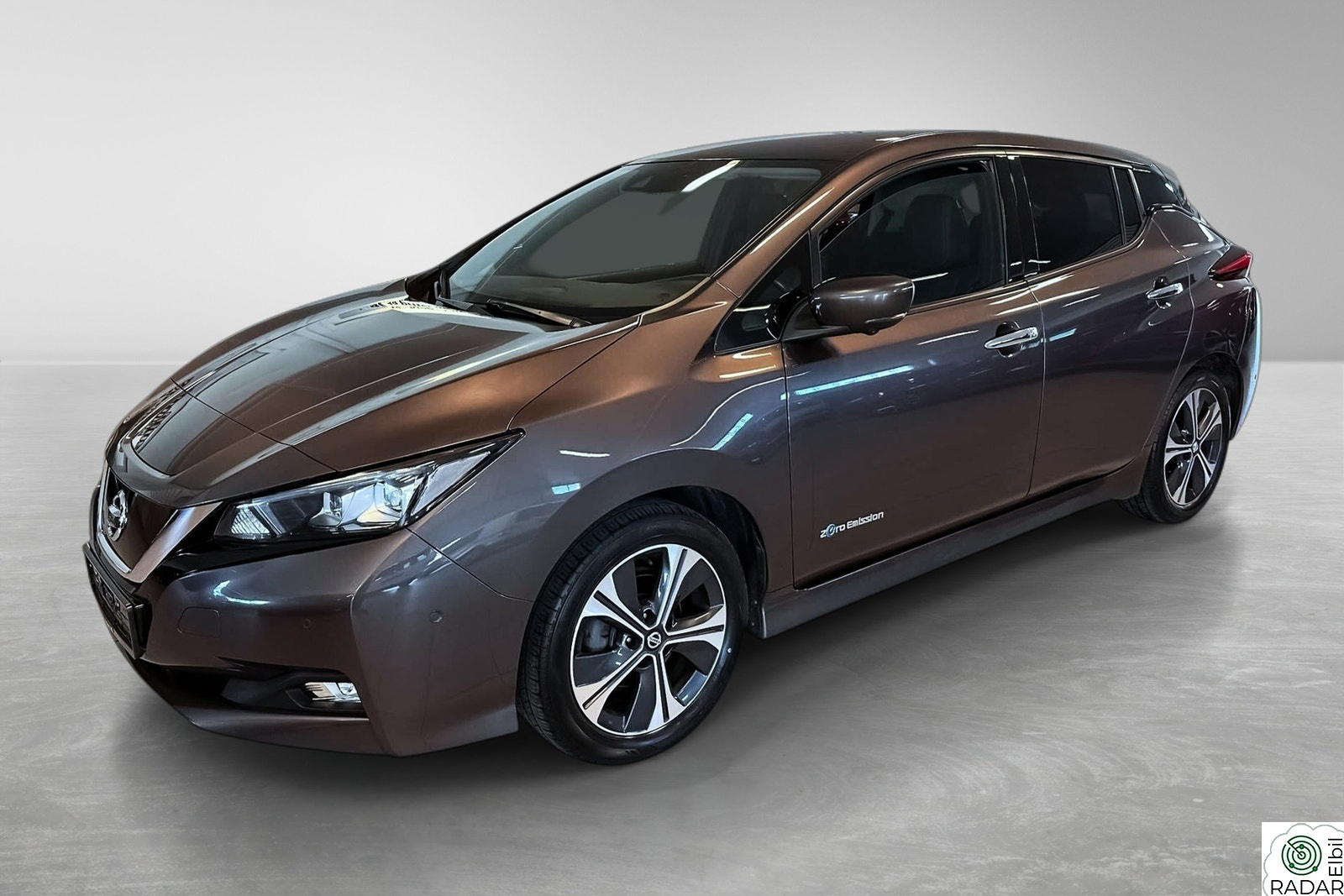 NISSAN Leaf 40kWh 40kWh Tekna Skinn BOSE R.Kam Navi ACC DAB ++