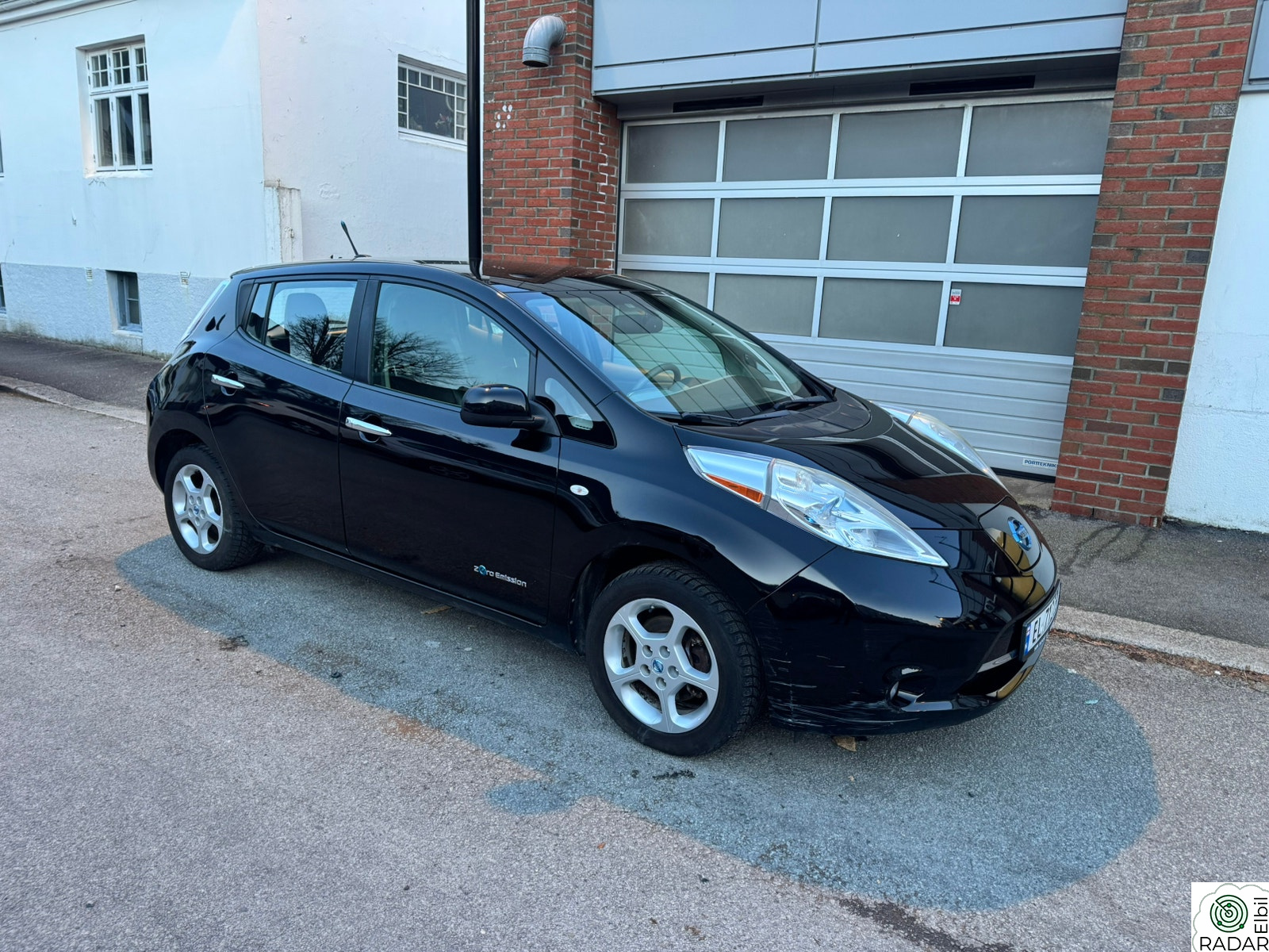 NISSAN LEAF