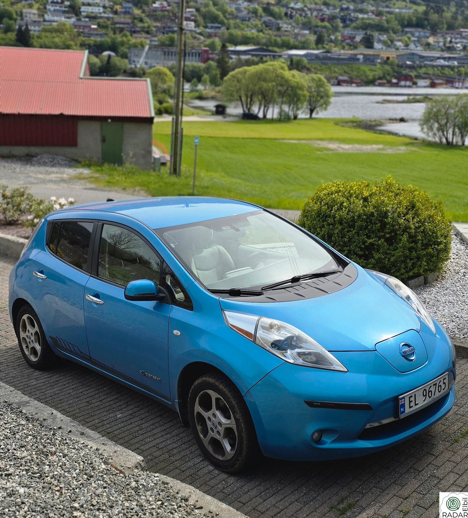 NISSAN LEAF
