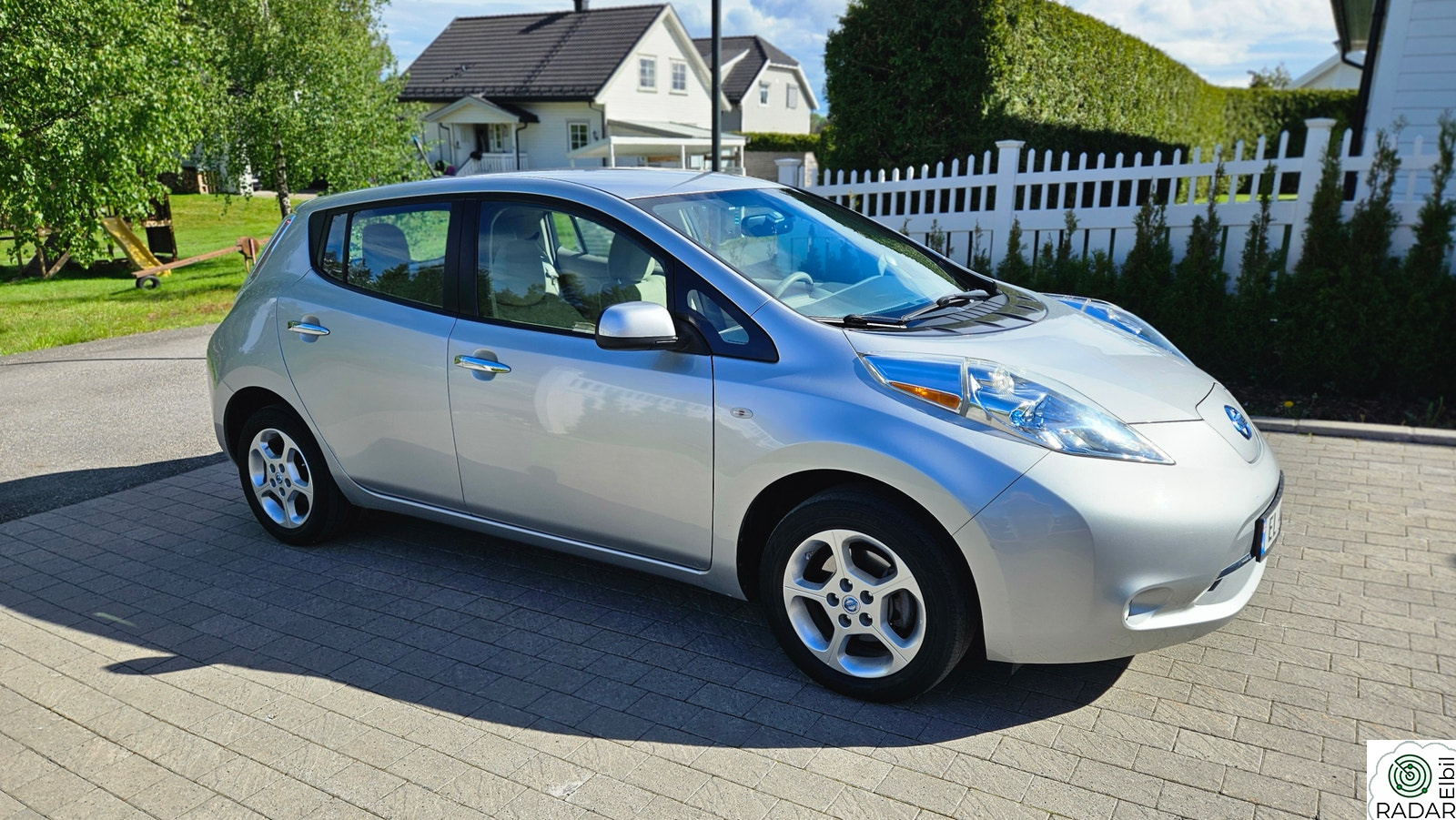 NISSAN LEAF