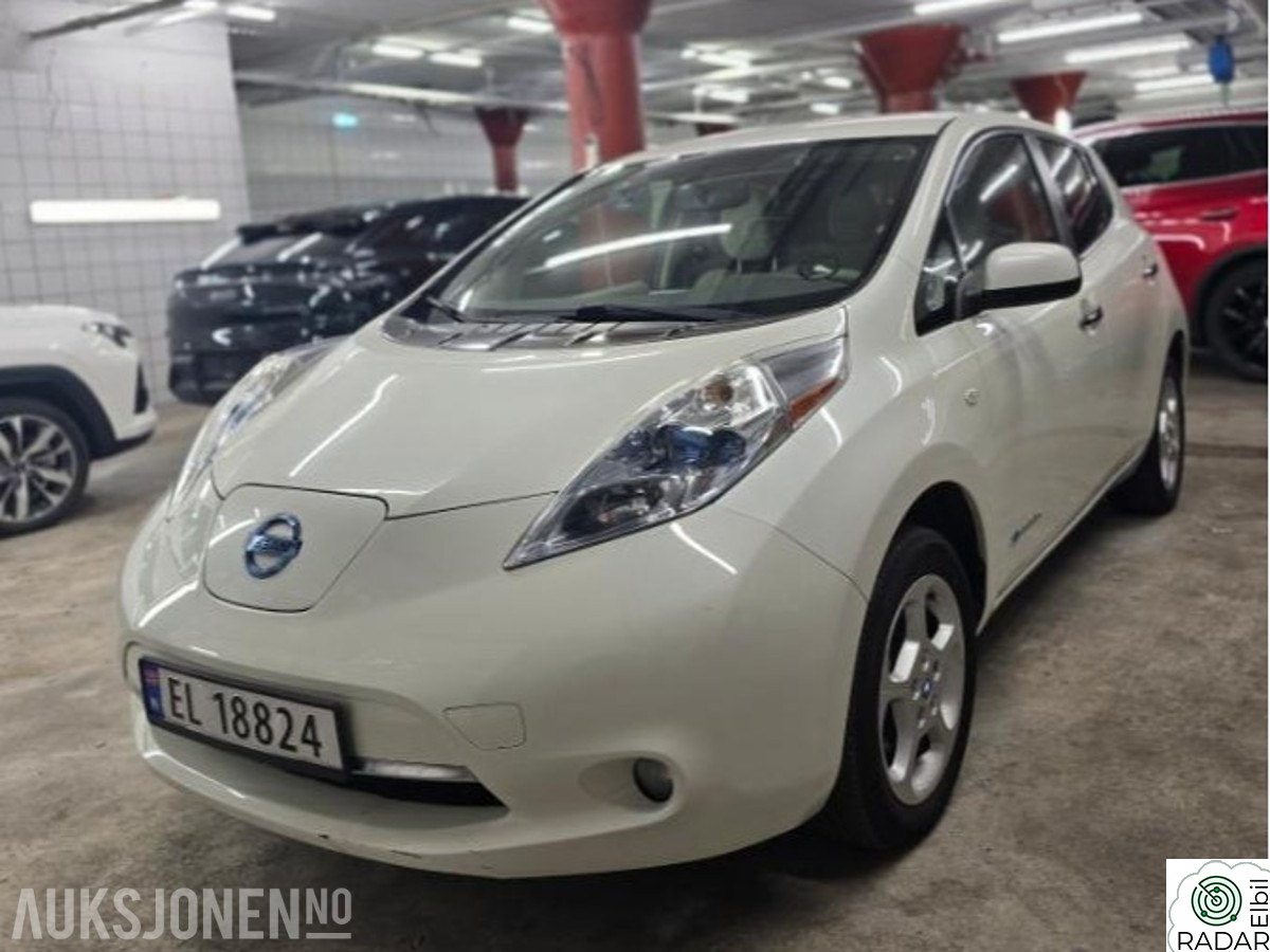 NISSAN LEAF ryggekamera s+v dekk eu ok til 10.2026