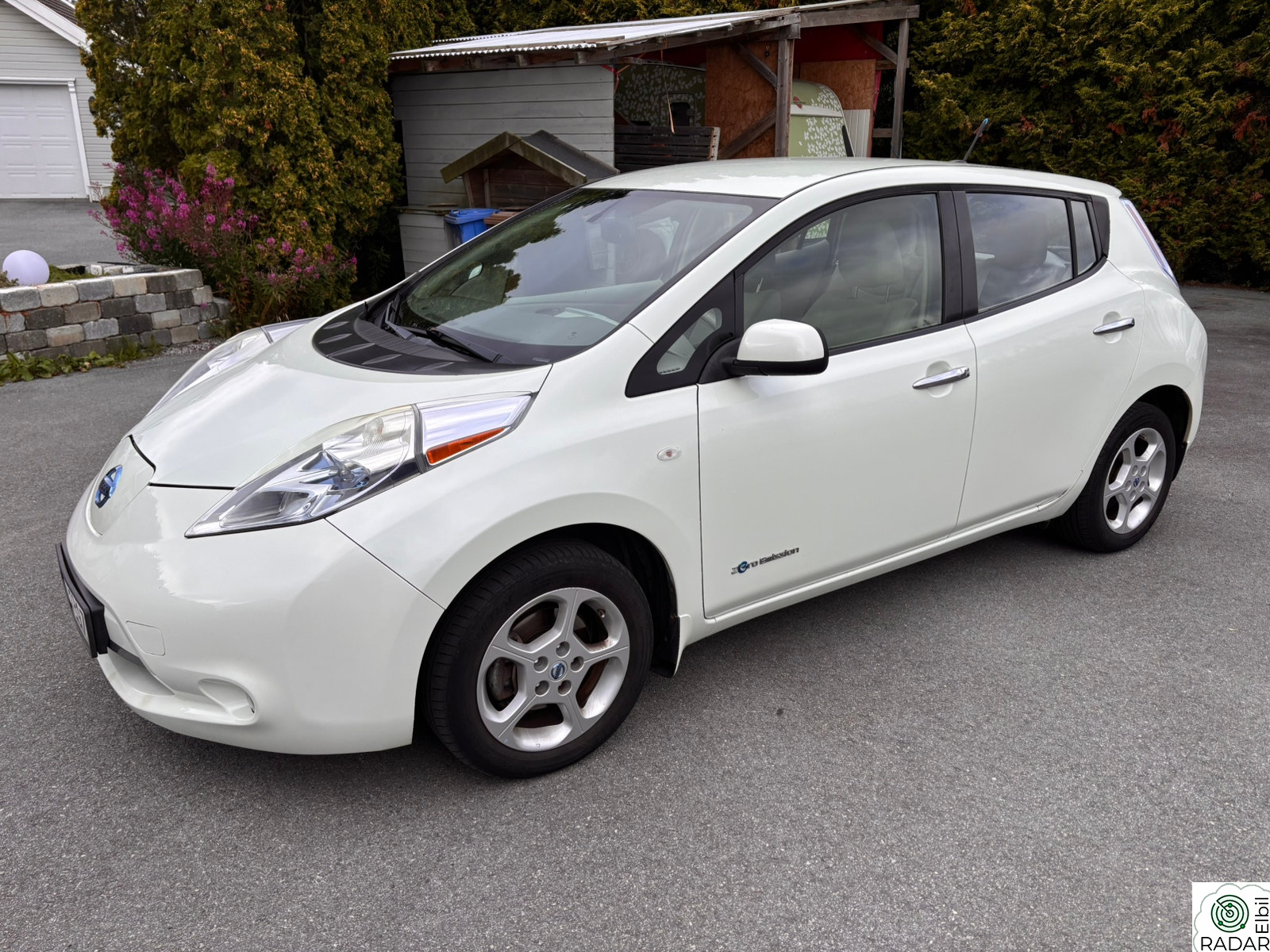 NISSAN Leaf