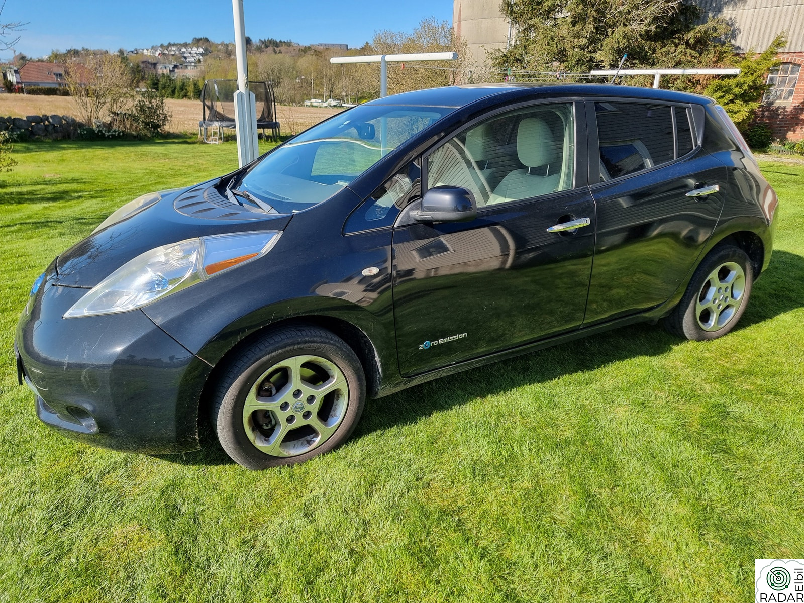 NISSAN LEAF