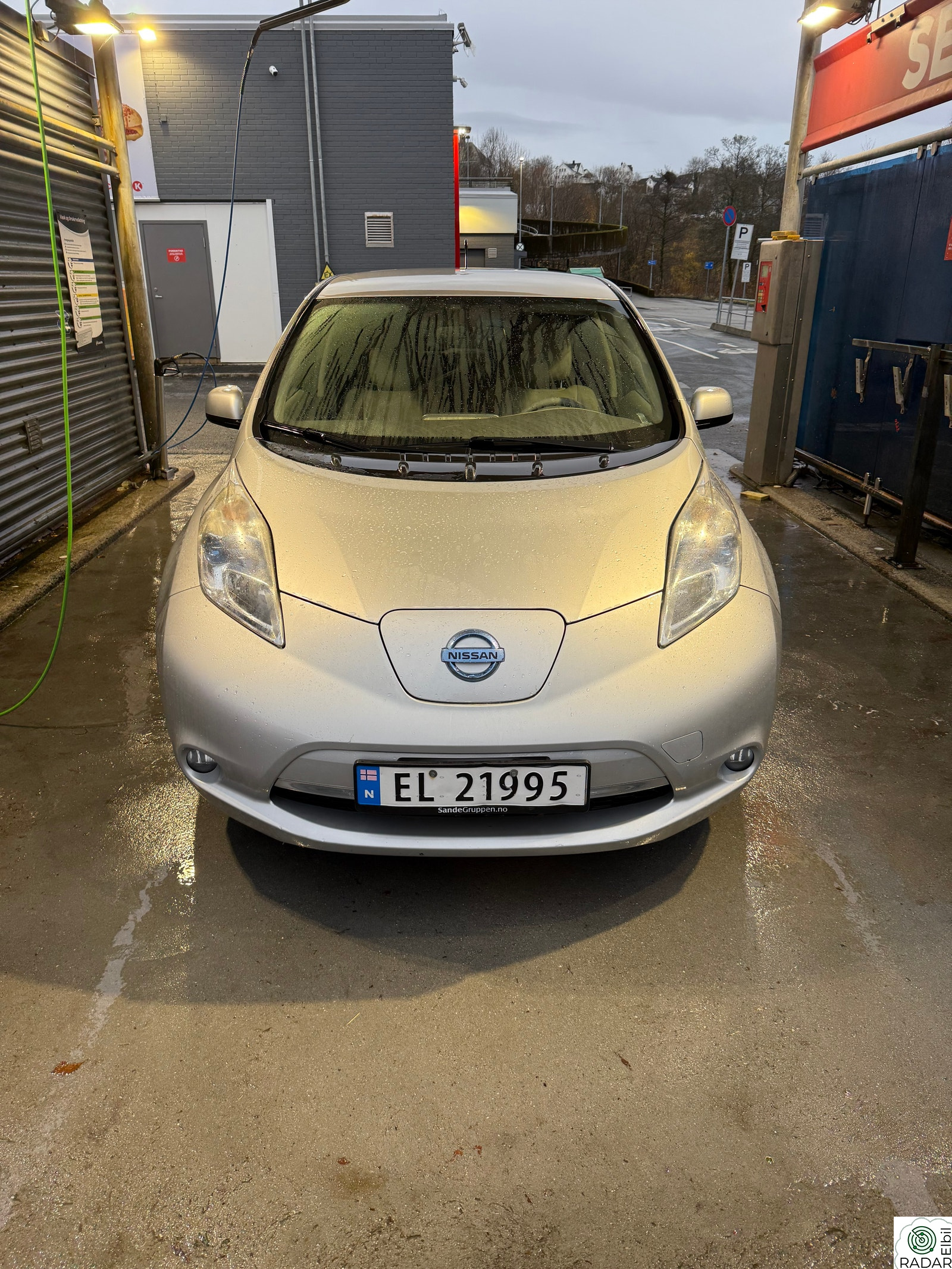 NISSAN LEAF