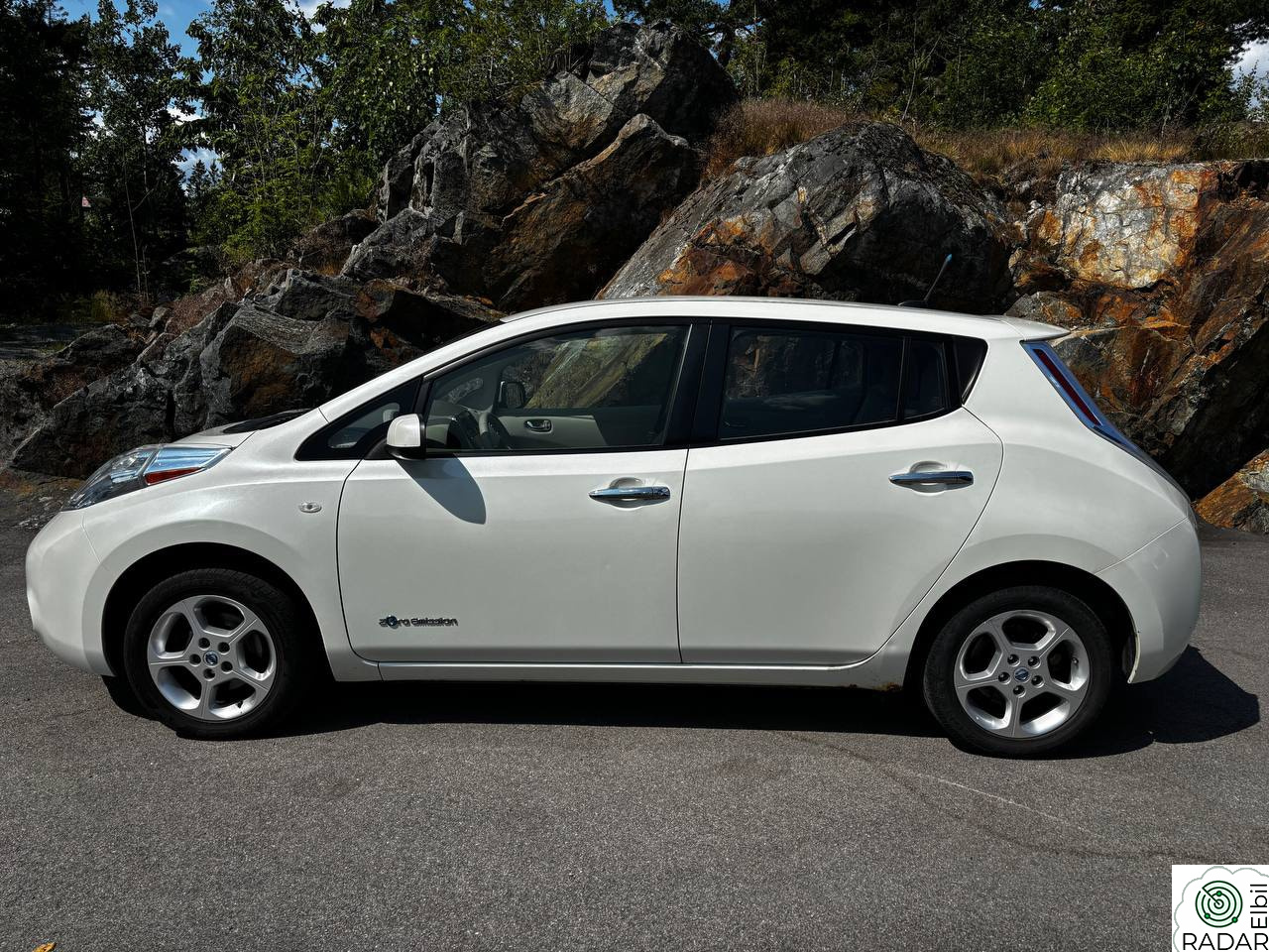 NISSAN LEAF