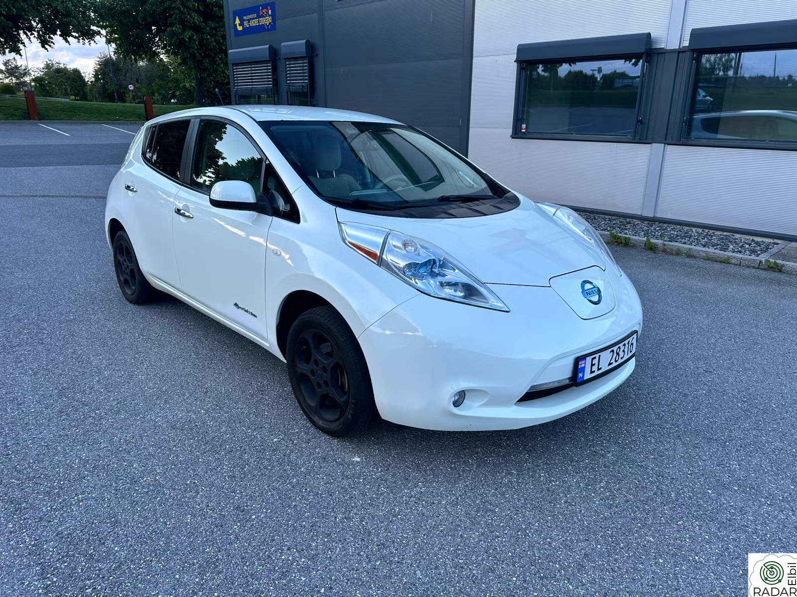 NISSAN LEAF