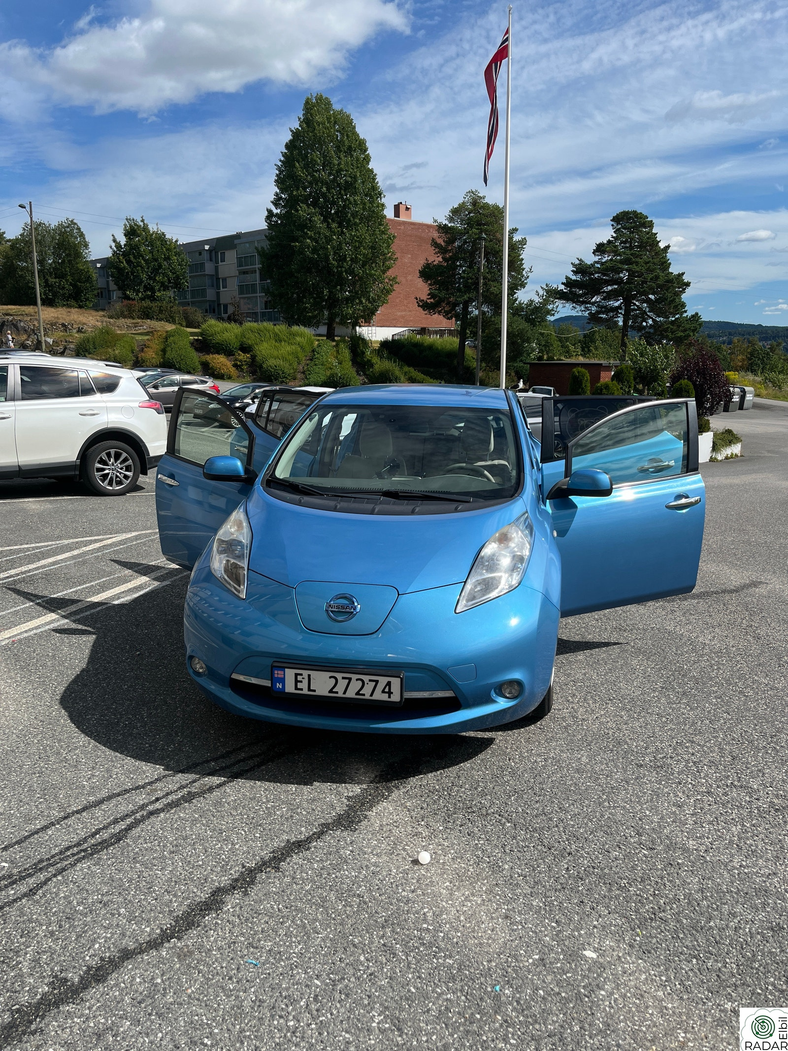 NISSAN LEAF
