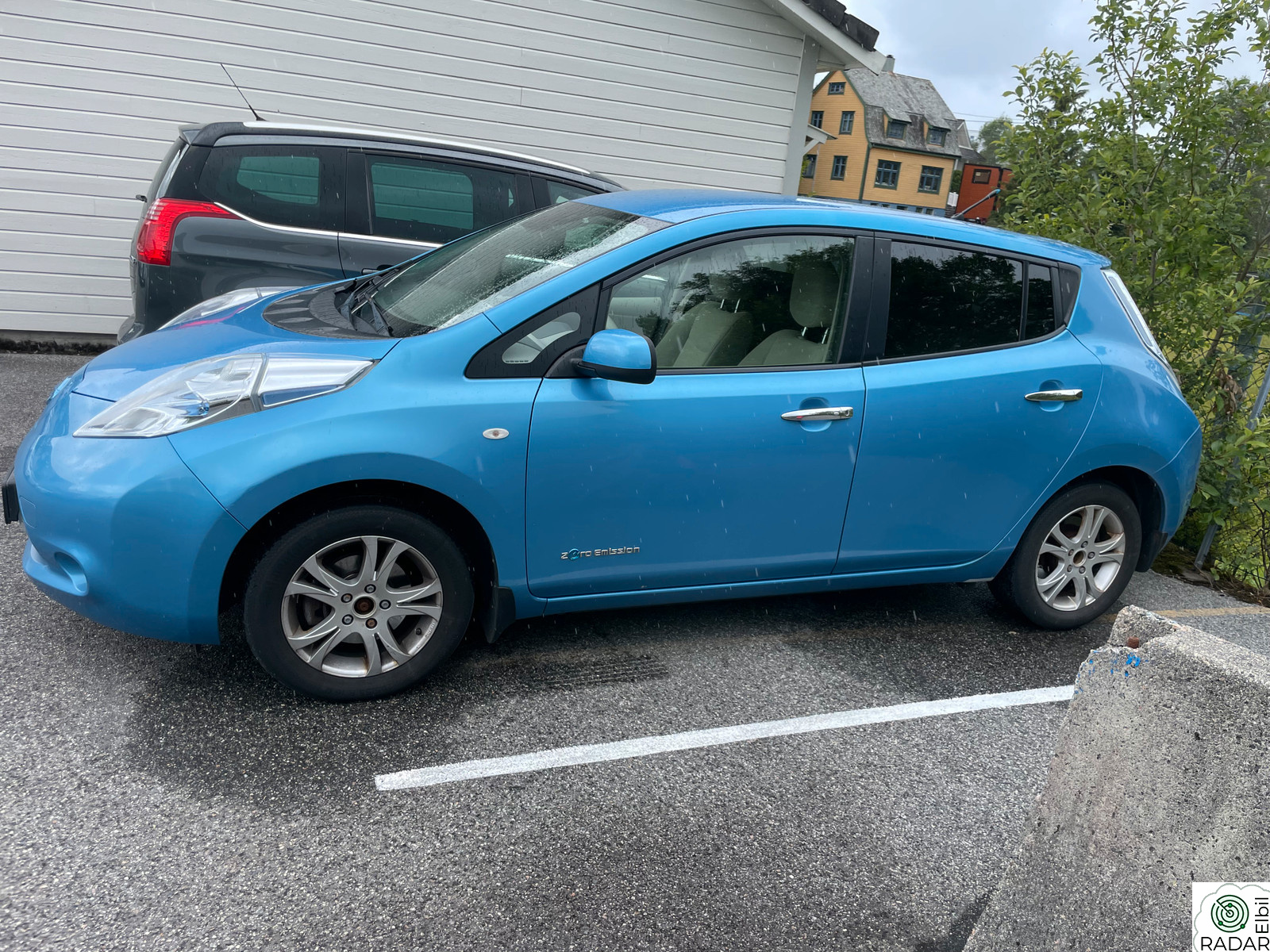 NISSAN LEAF
