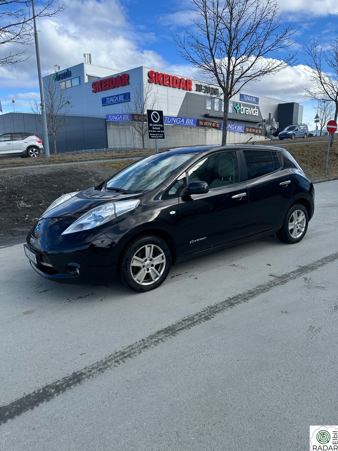 NISSAN LEAF