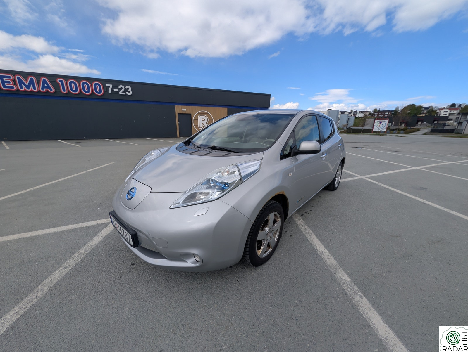 NISSAN LEAF