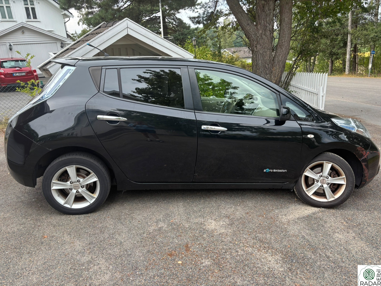 NISSAN LEAF