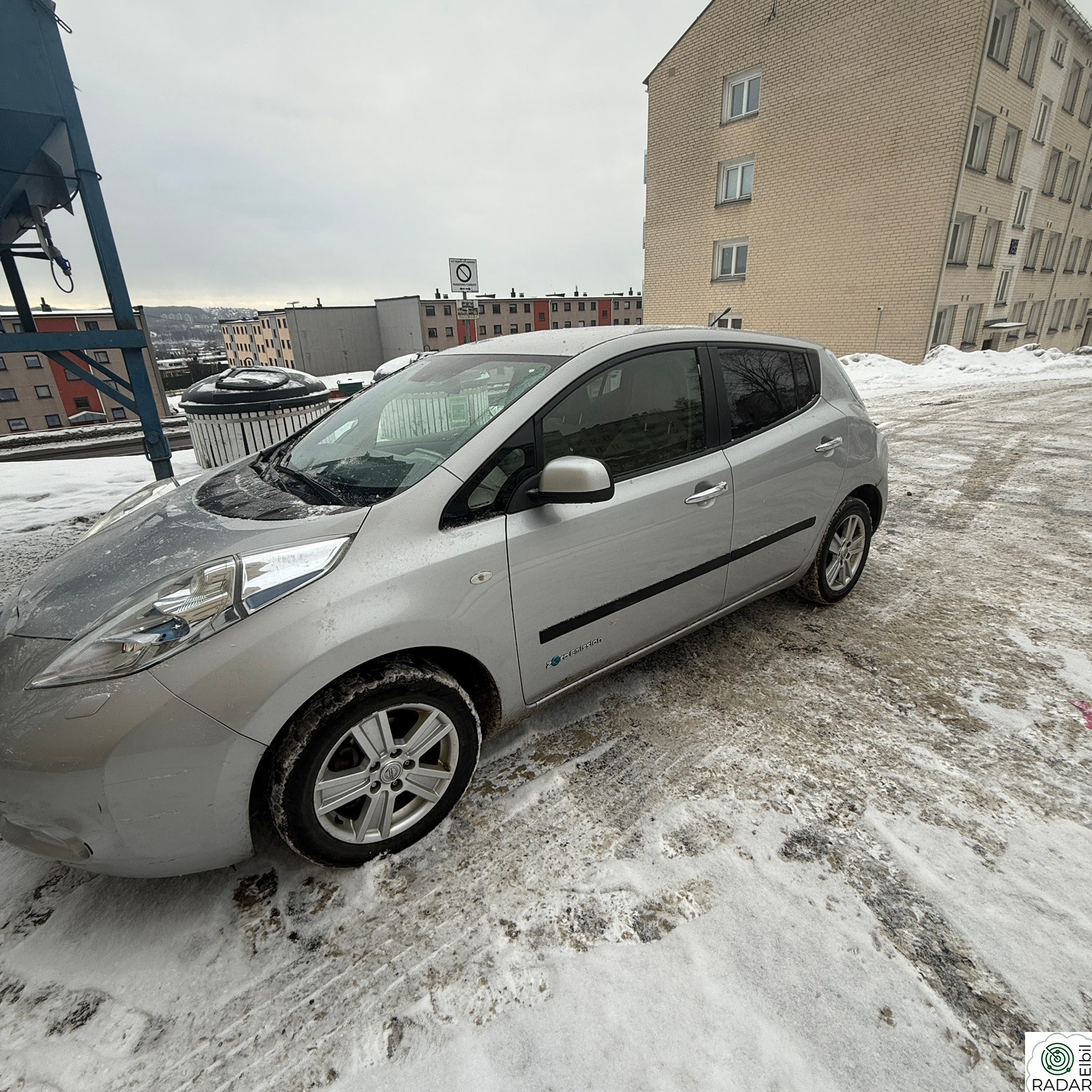 NISSAN LEAF
