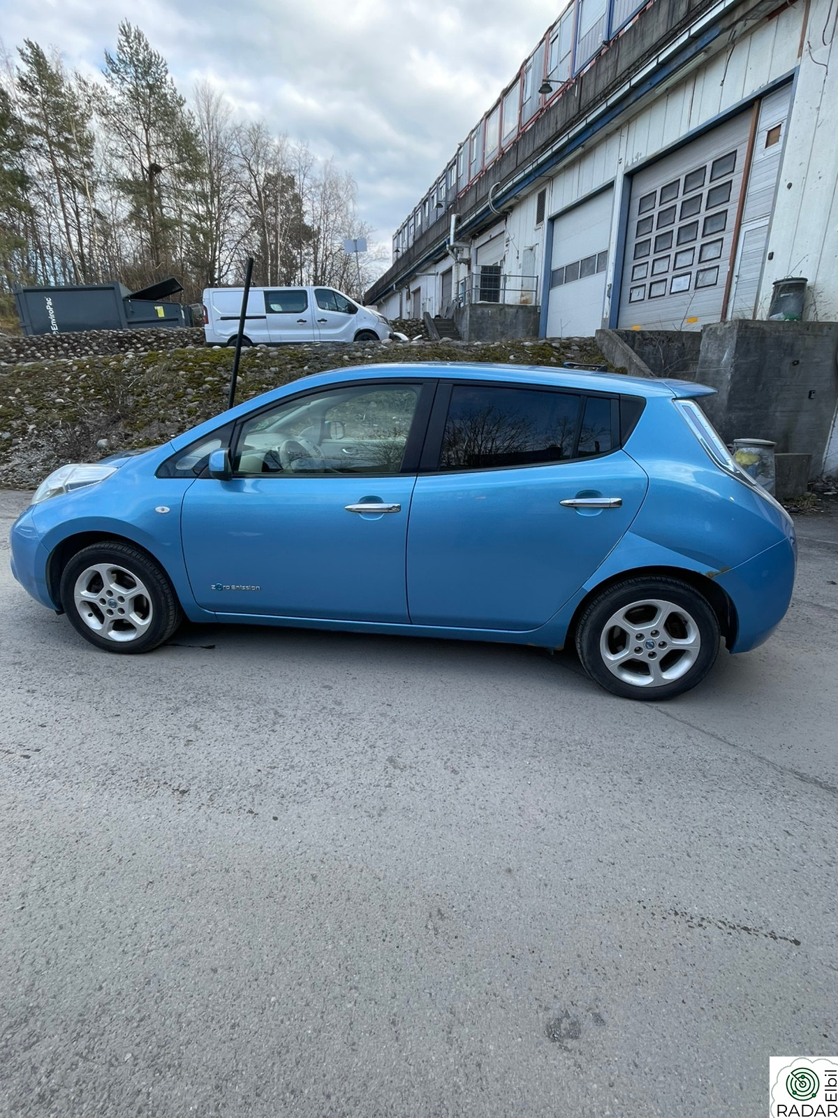 NISSAN LEAF