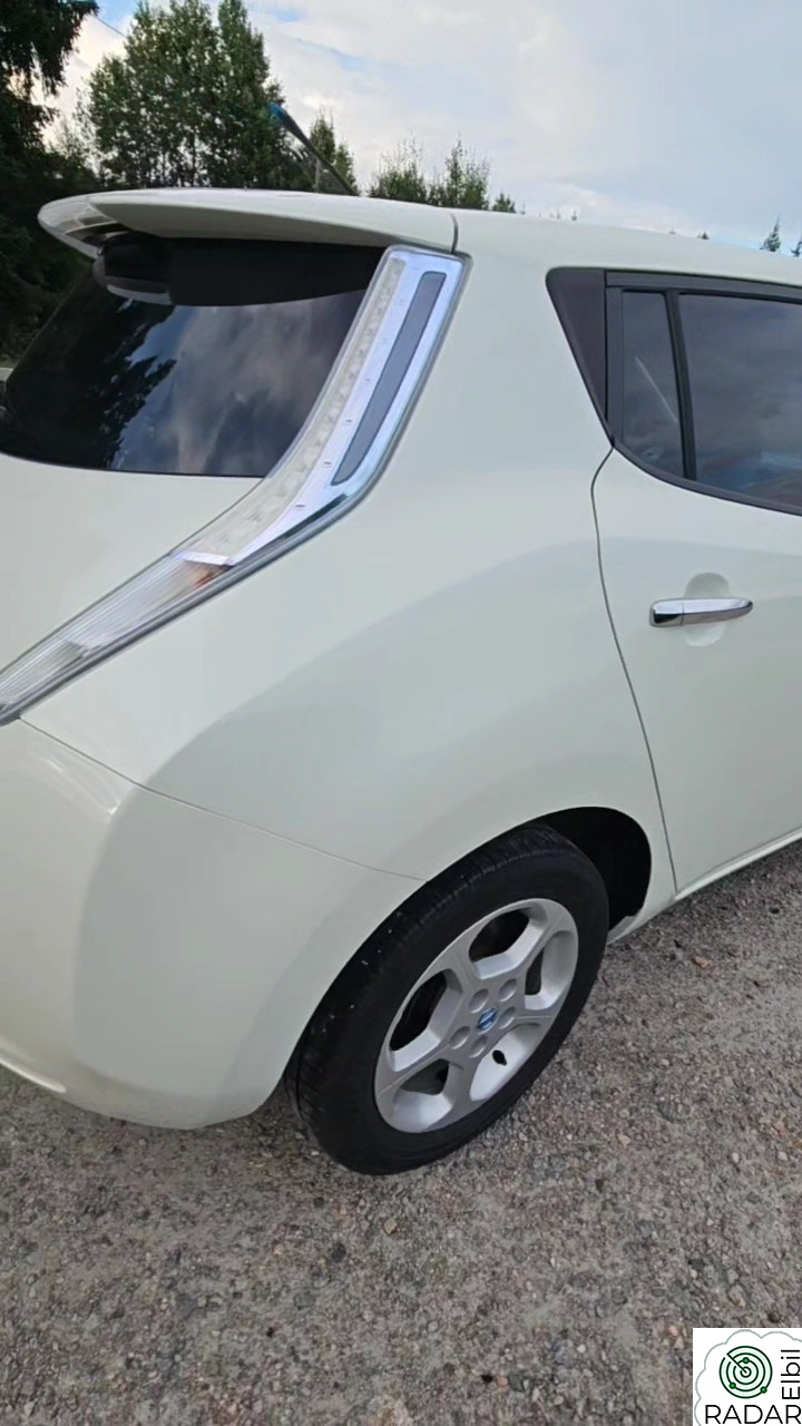 NISSAN LEAF