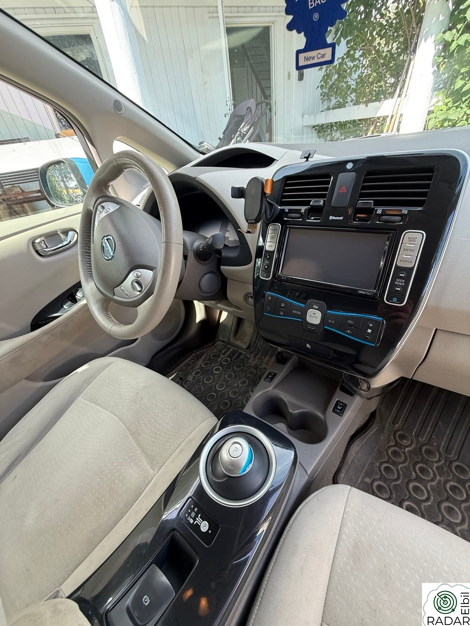 NISSAN LEAF