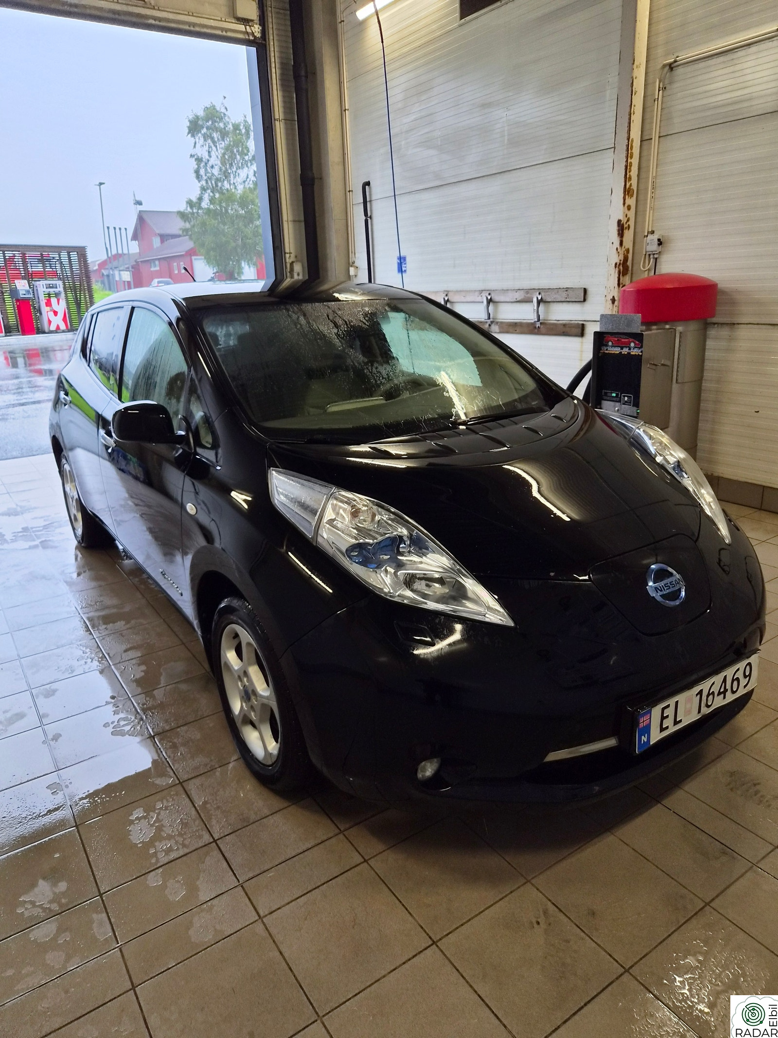 NISSAN LEAF