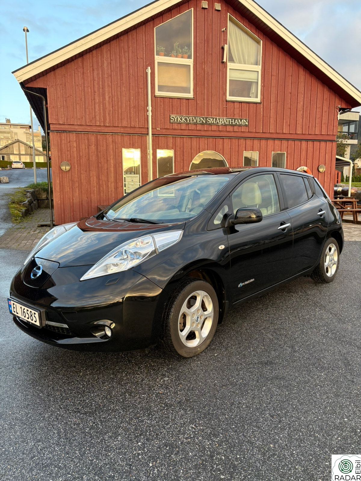 NISSAN LEAF