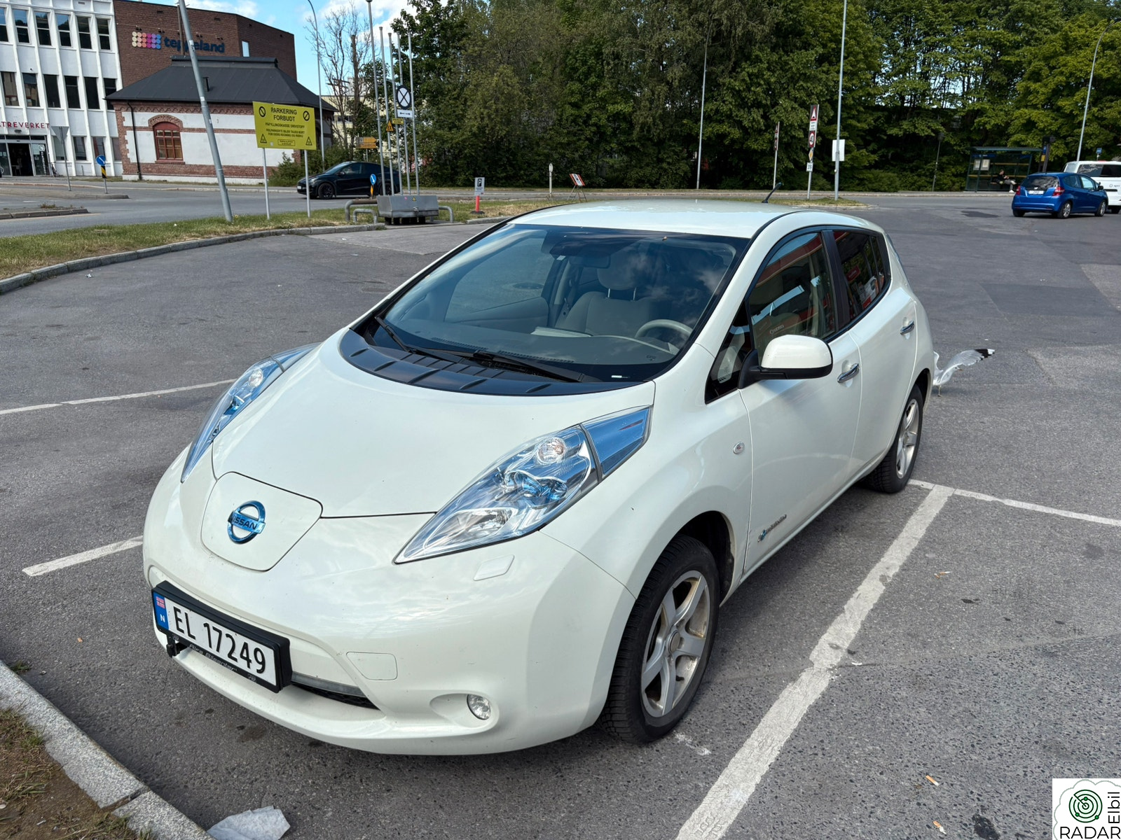 NISSAN LEAF