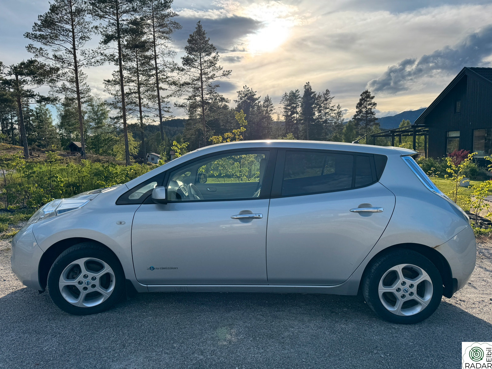 NISSAN LEAF