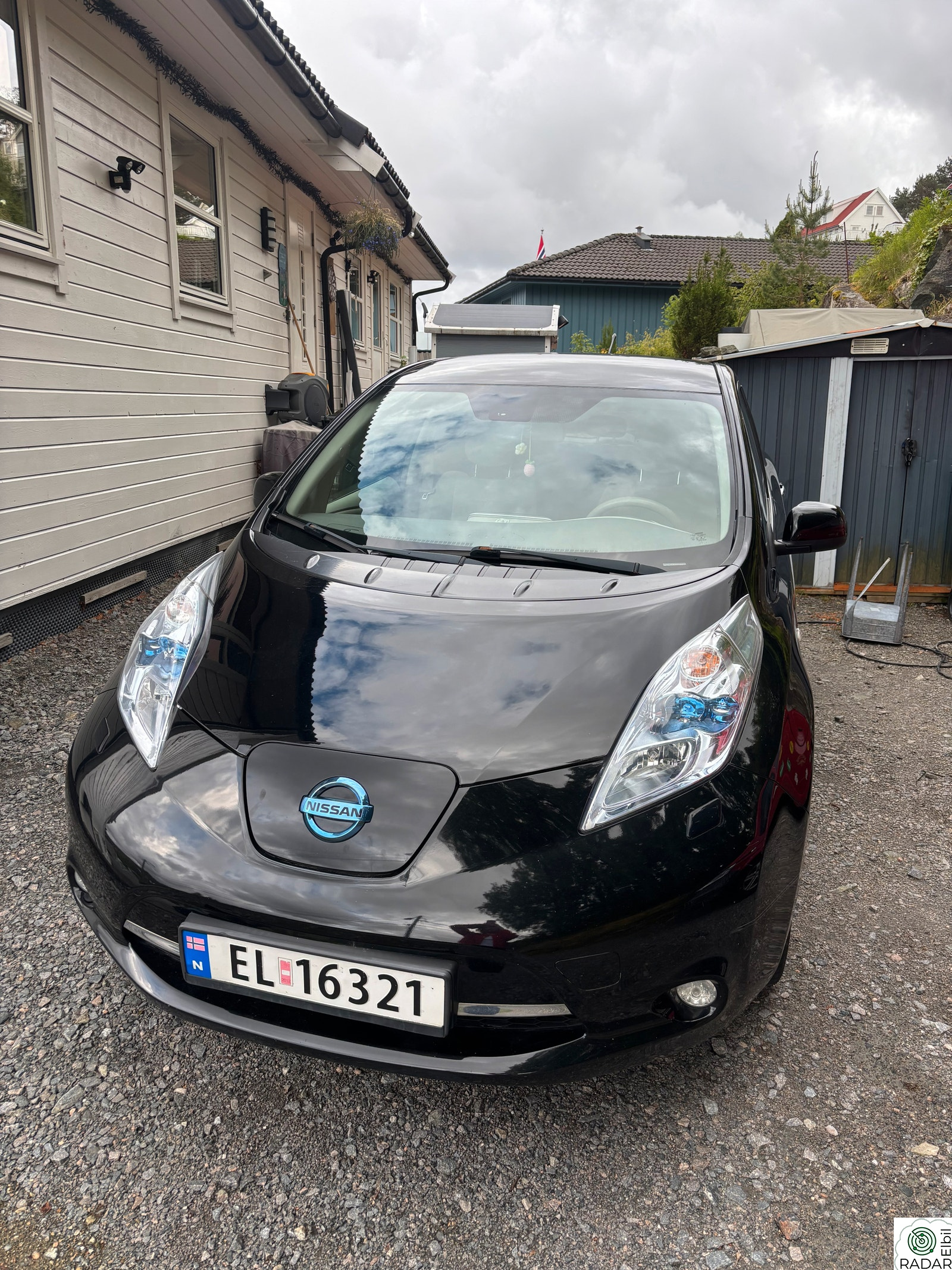 NISSAN LEAF