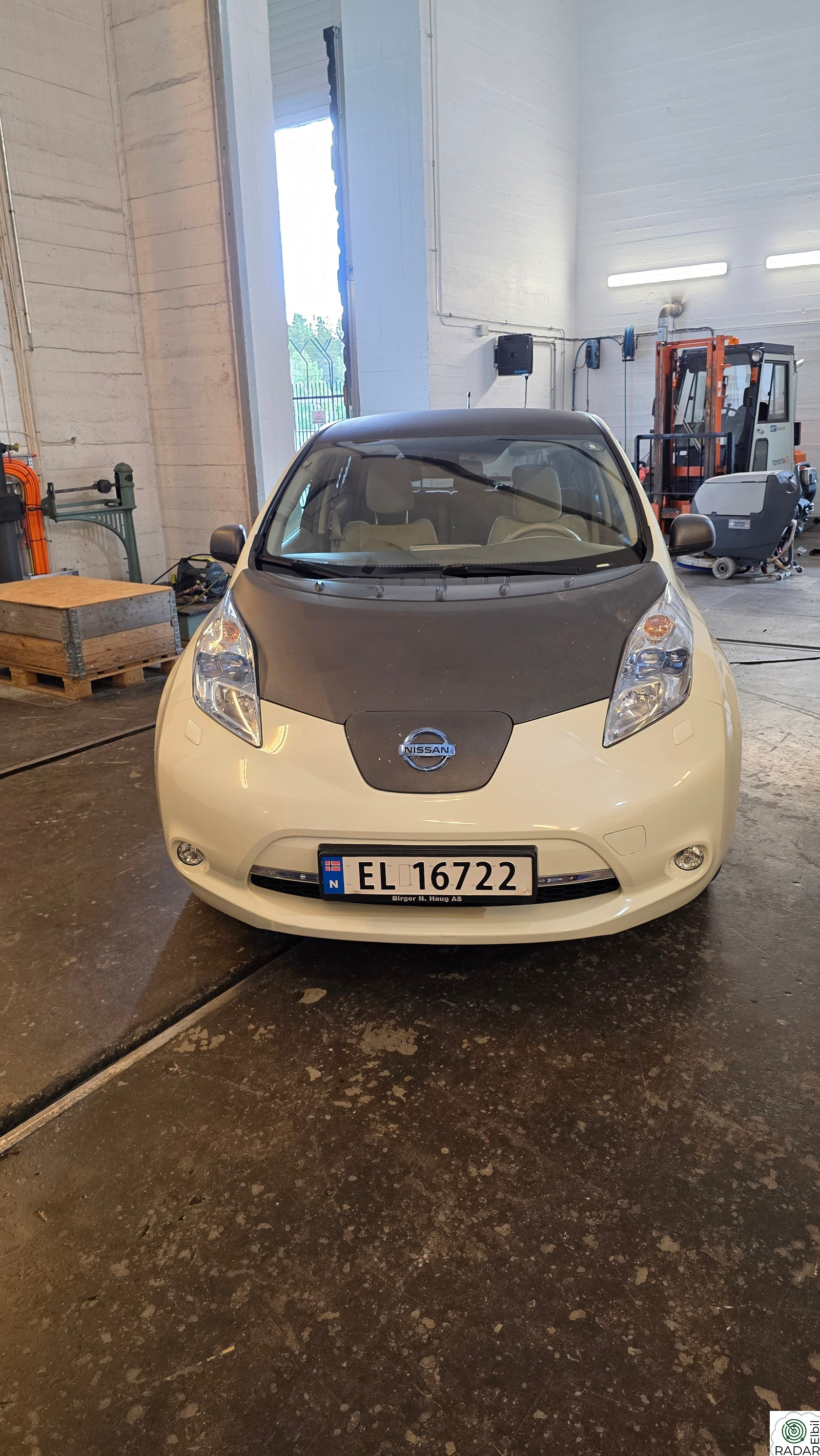 NISSAN LEAF