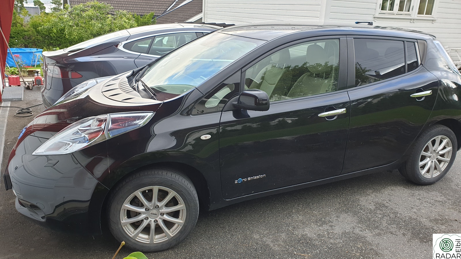 NISSAN LEAF
