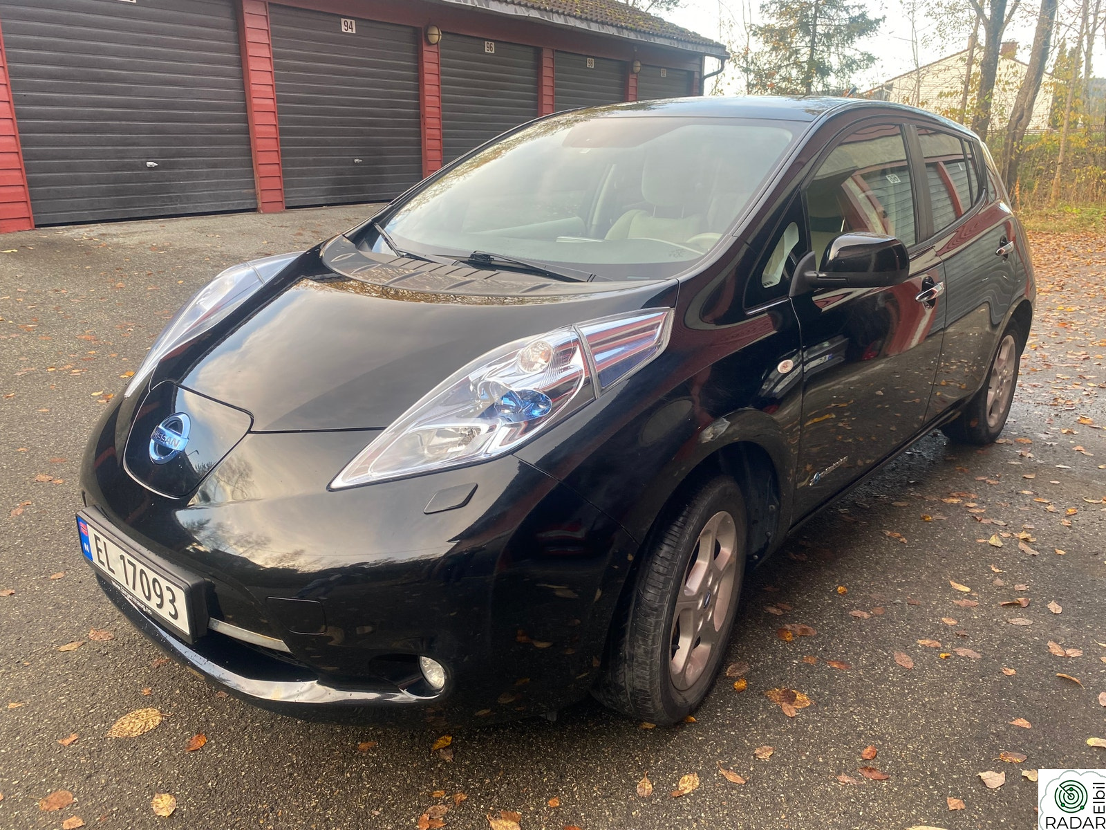 NISSAN LEAF