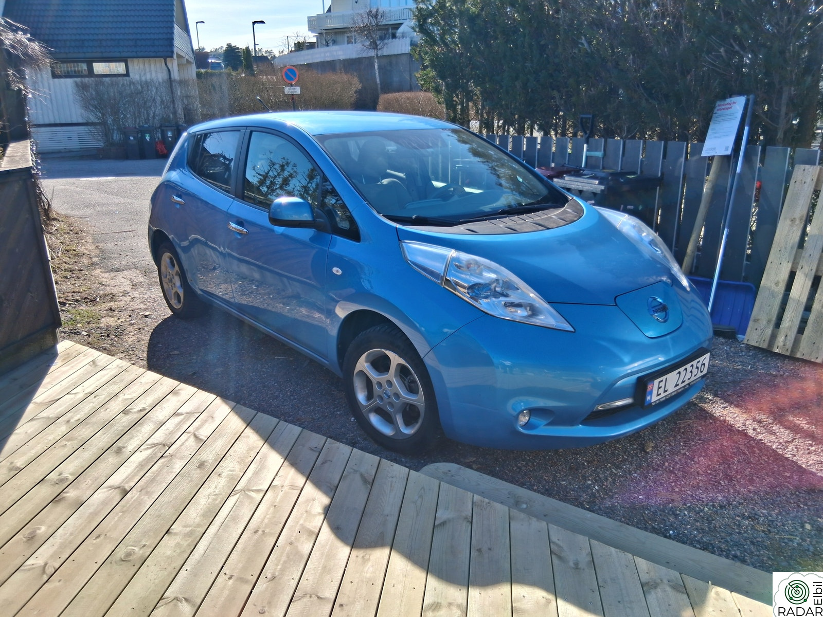 NISSAN LEAF