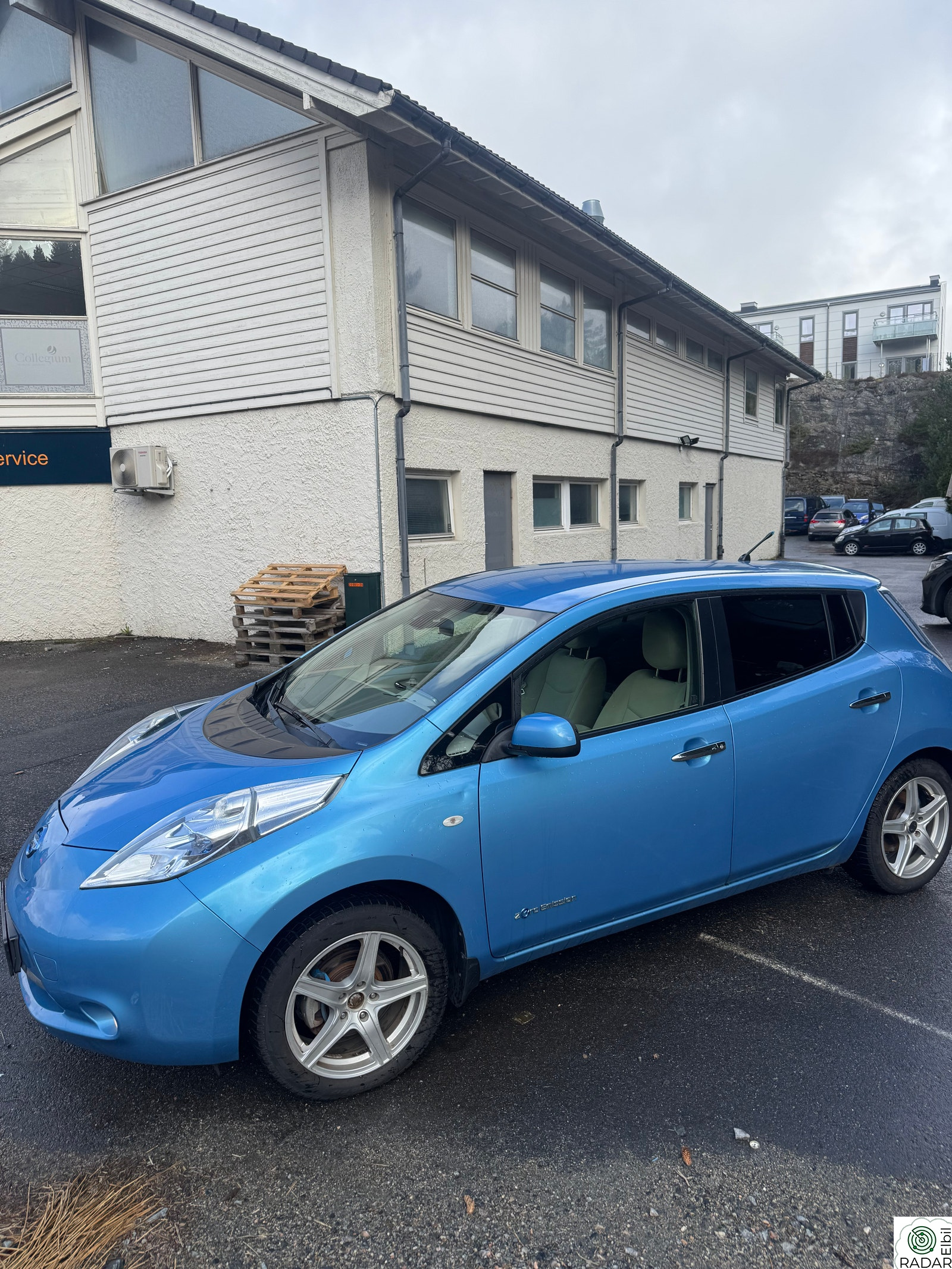 NISSAN LEAF