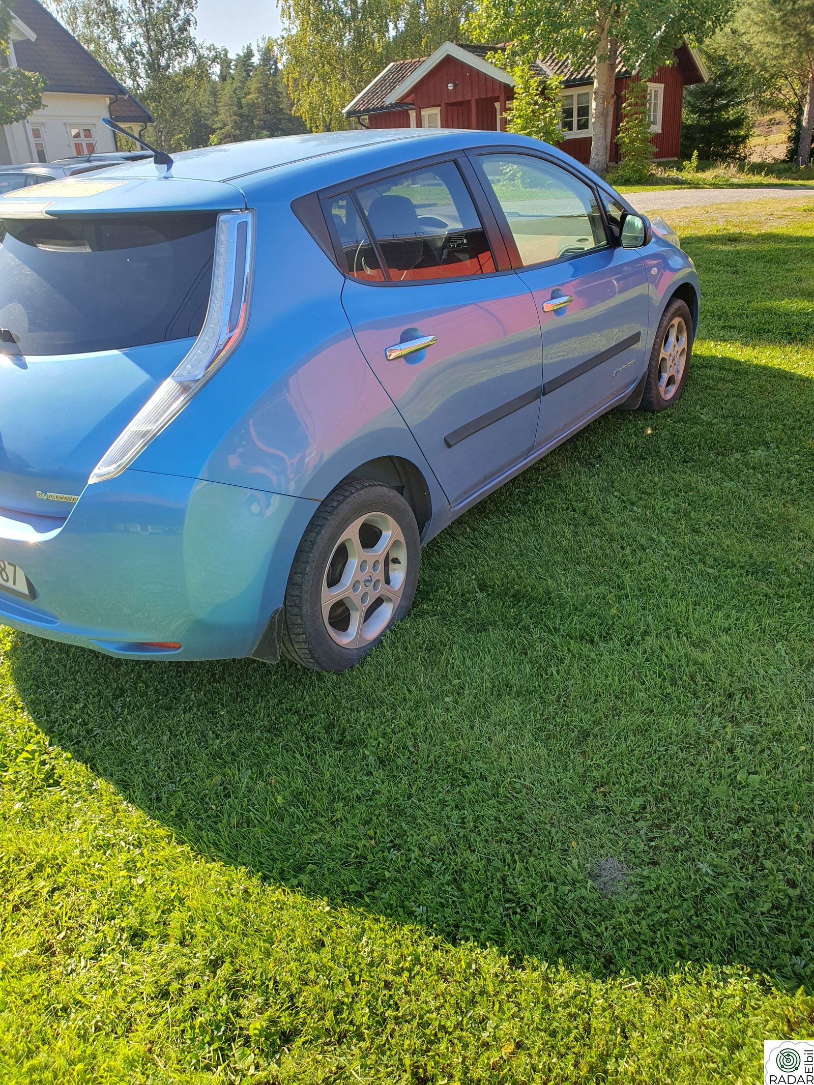 NISSAN LEAF