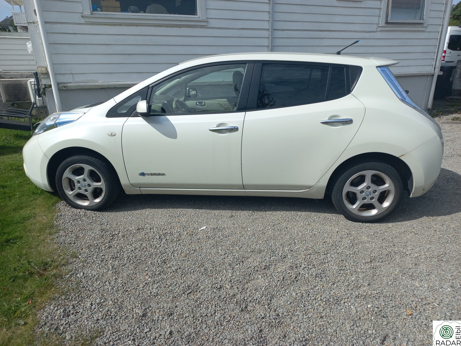 NISSAN LEAF