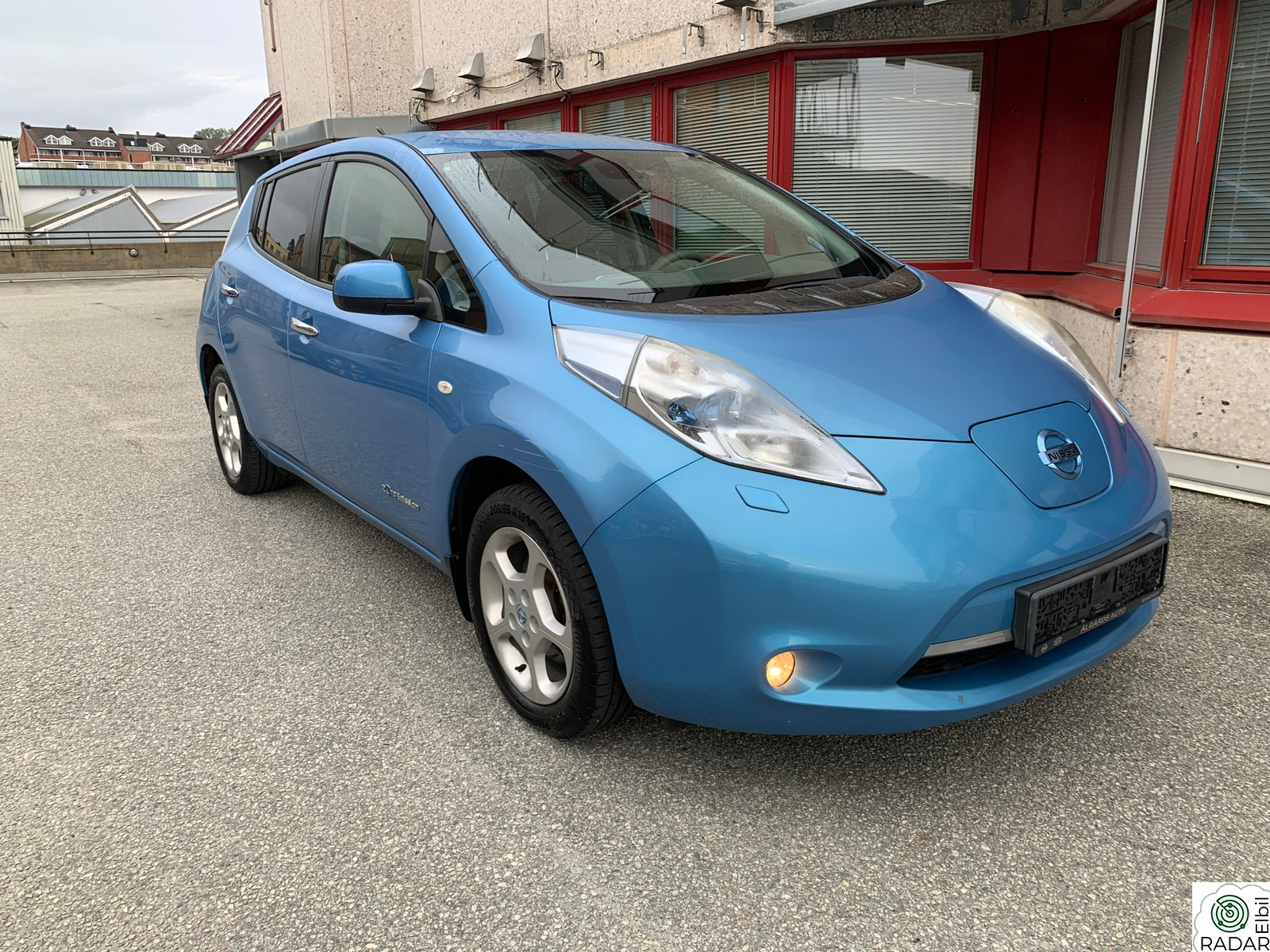 NISSAN LEAF