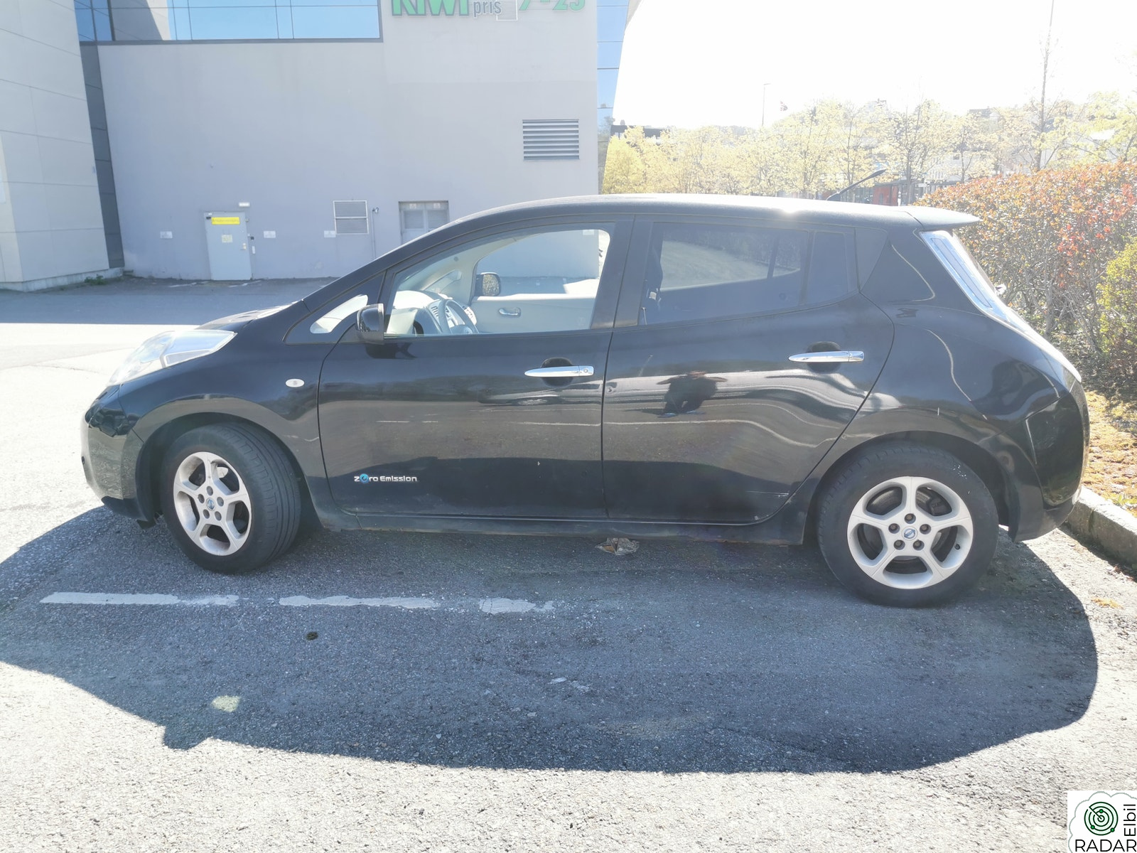 NISSAN LEAF