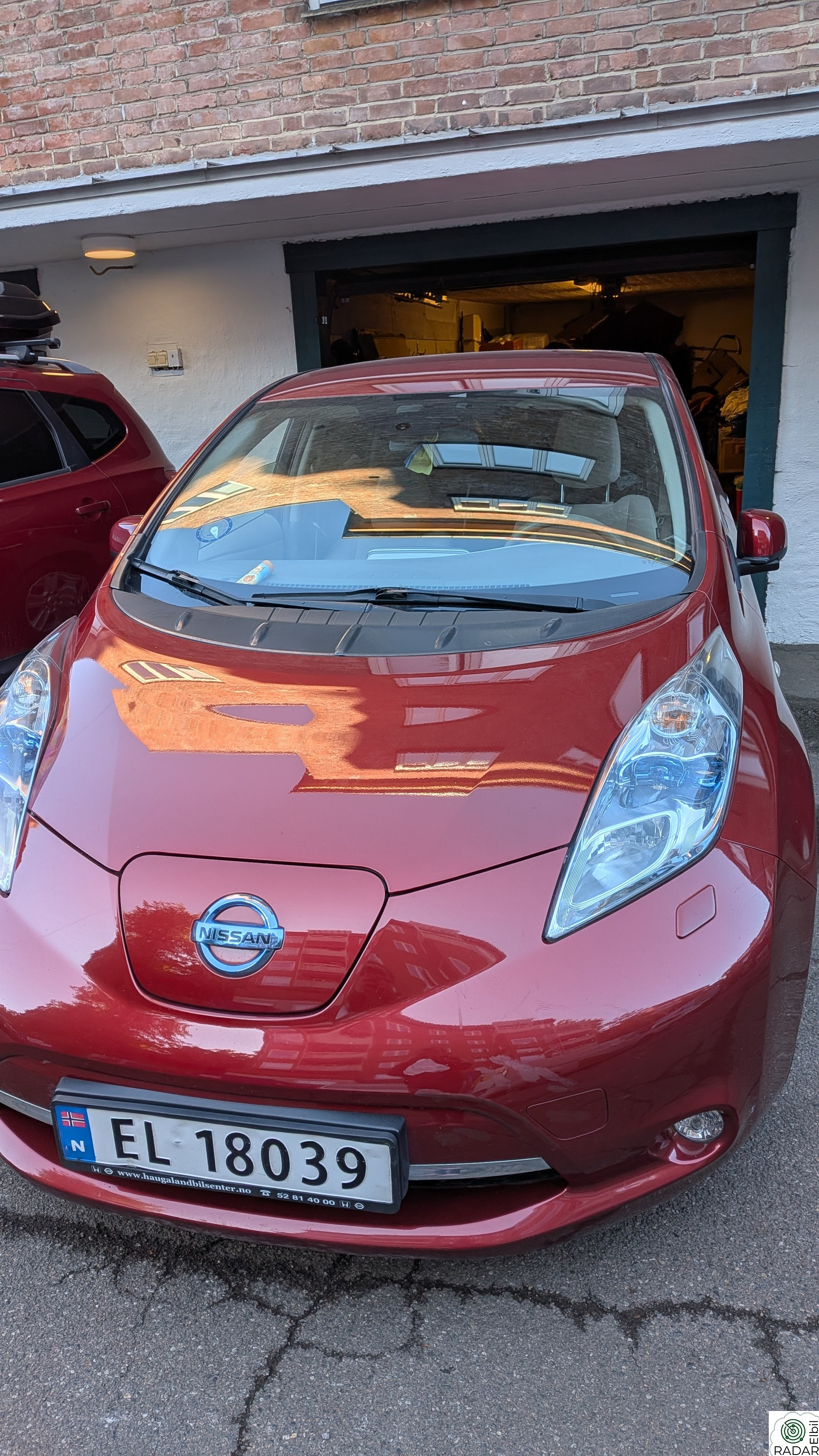 NISSAN LEAF