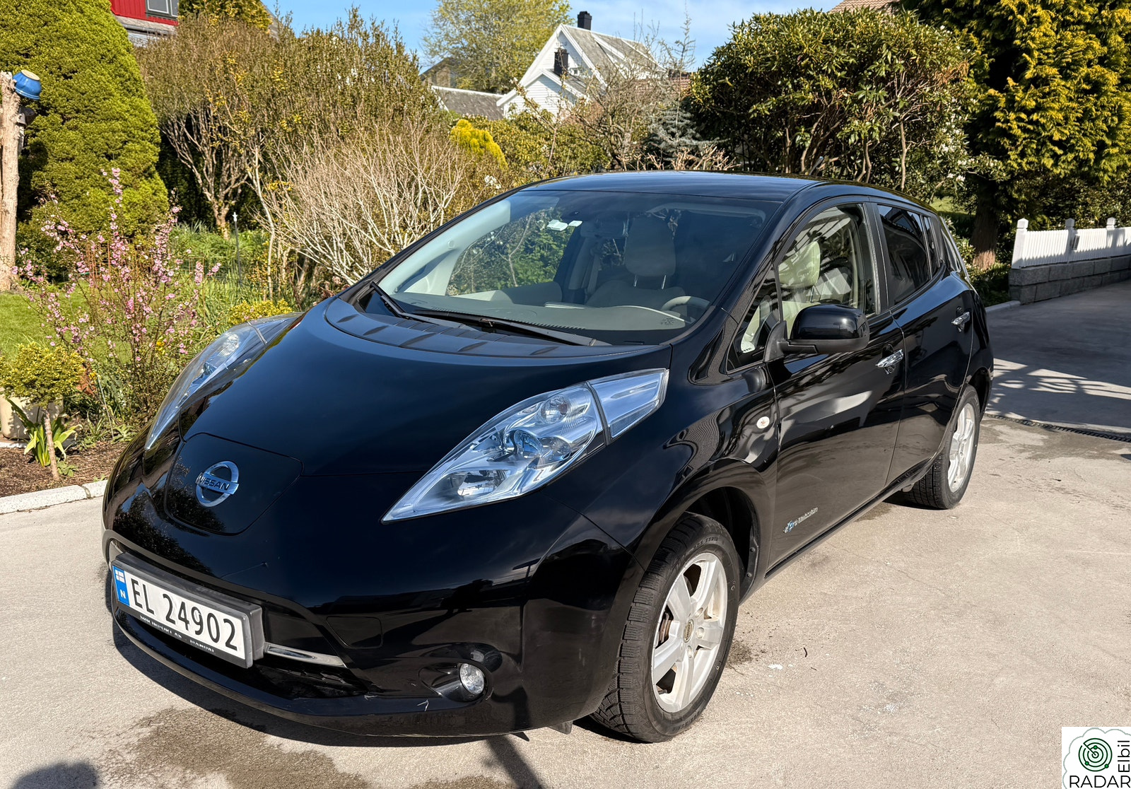 NISSAN LEAF
