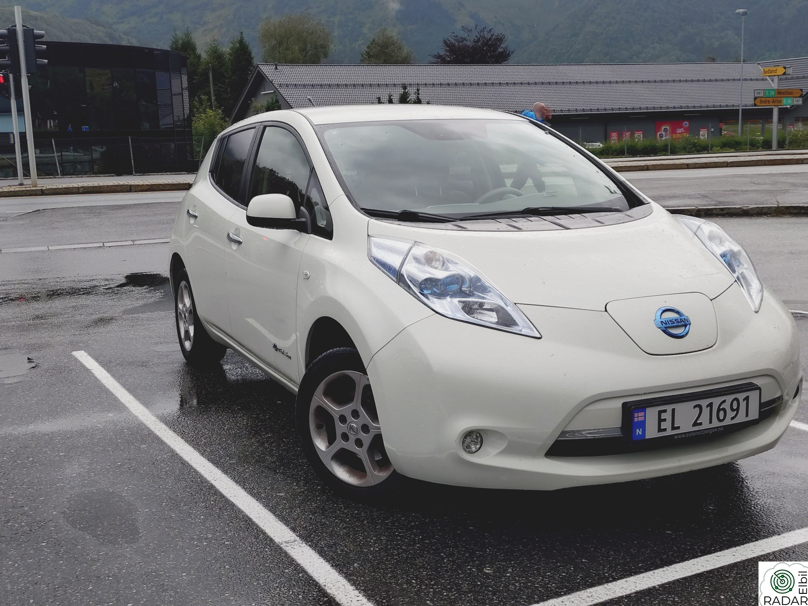 NISSAN LEAF