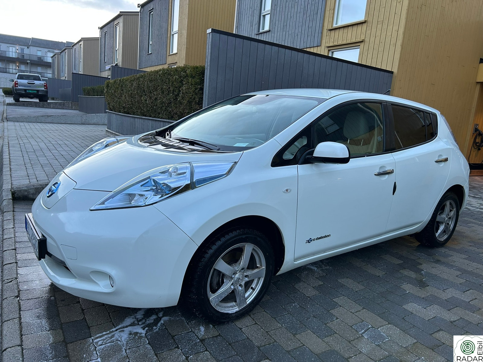 NISSAN LEAF