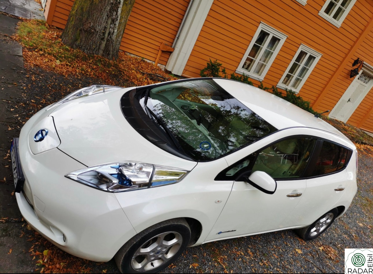 NISSAN LEAF