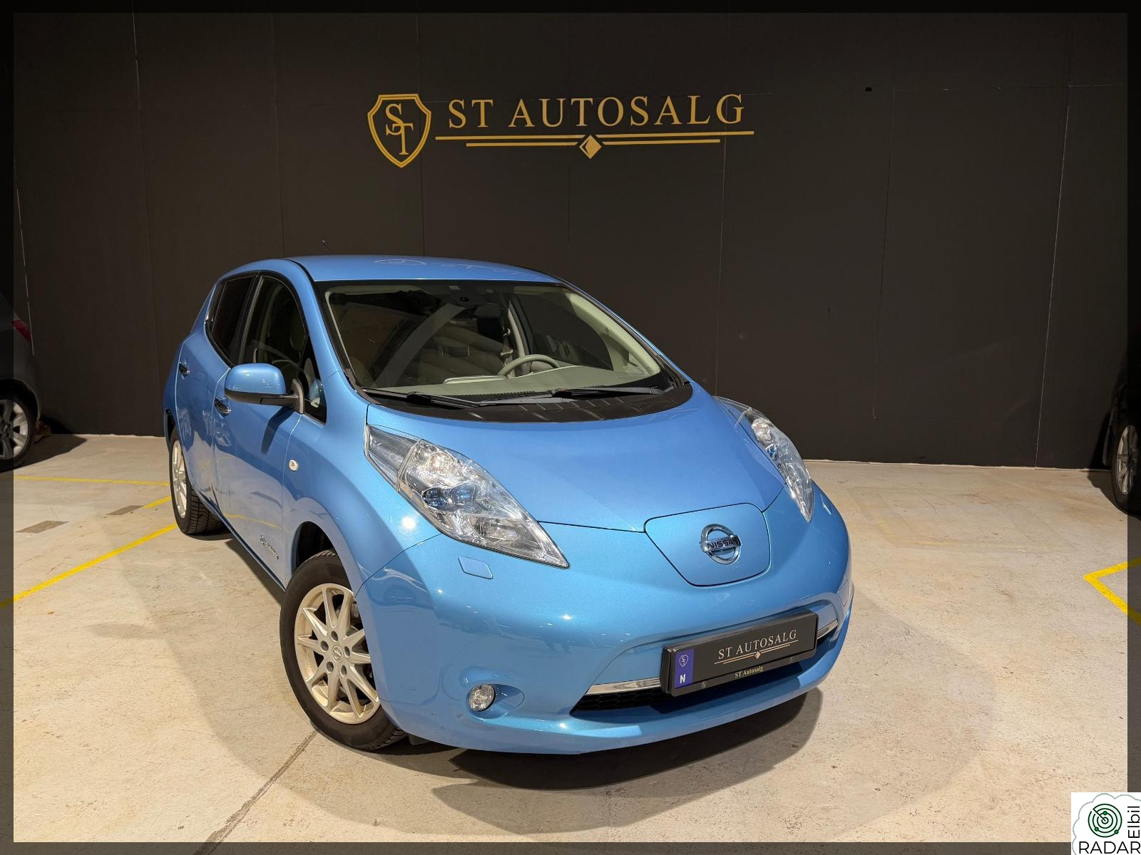 NISSAN LEAF 08.26/R-kamera/Isofix