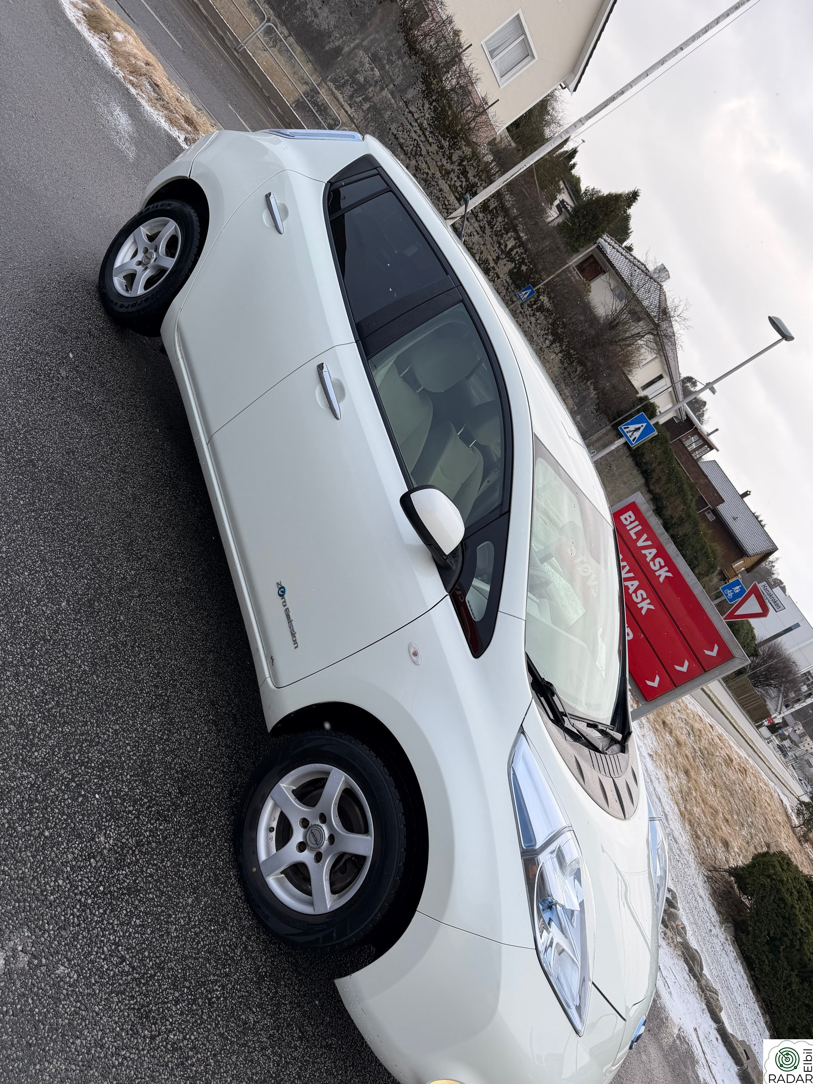 NISSAN LEAF