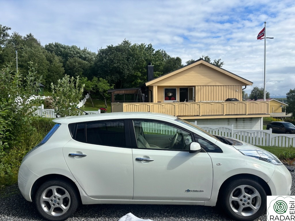 NISSAN LEAF