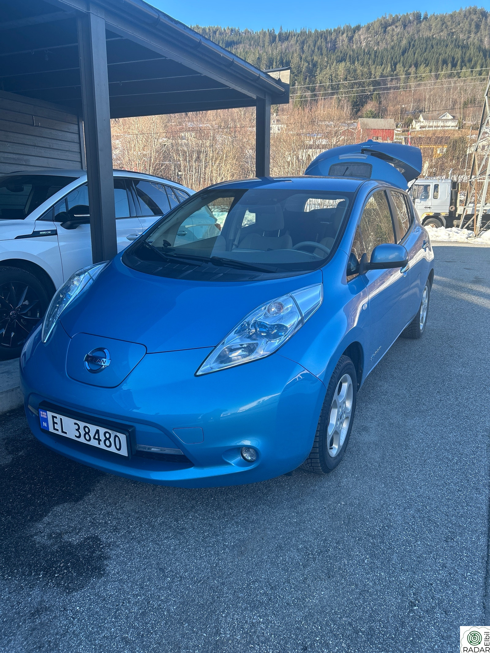 NISSAN LEAF