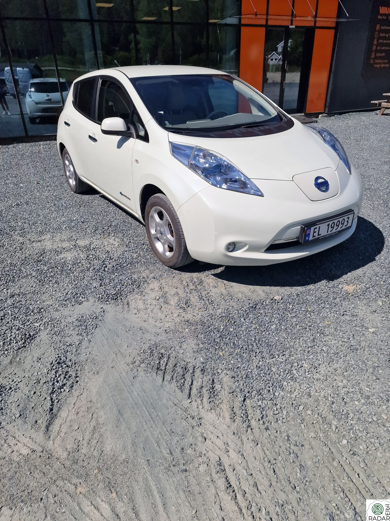 NISSAN LEAF