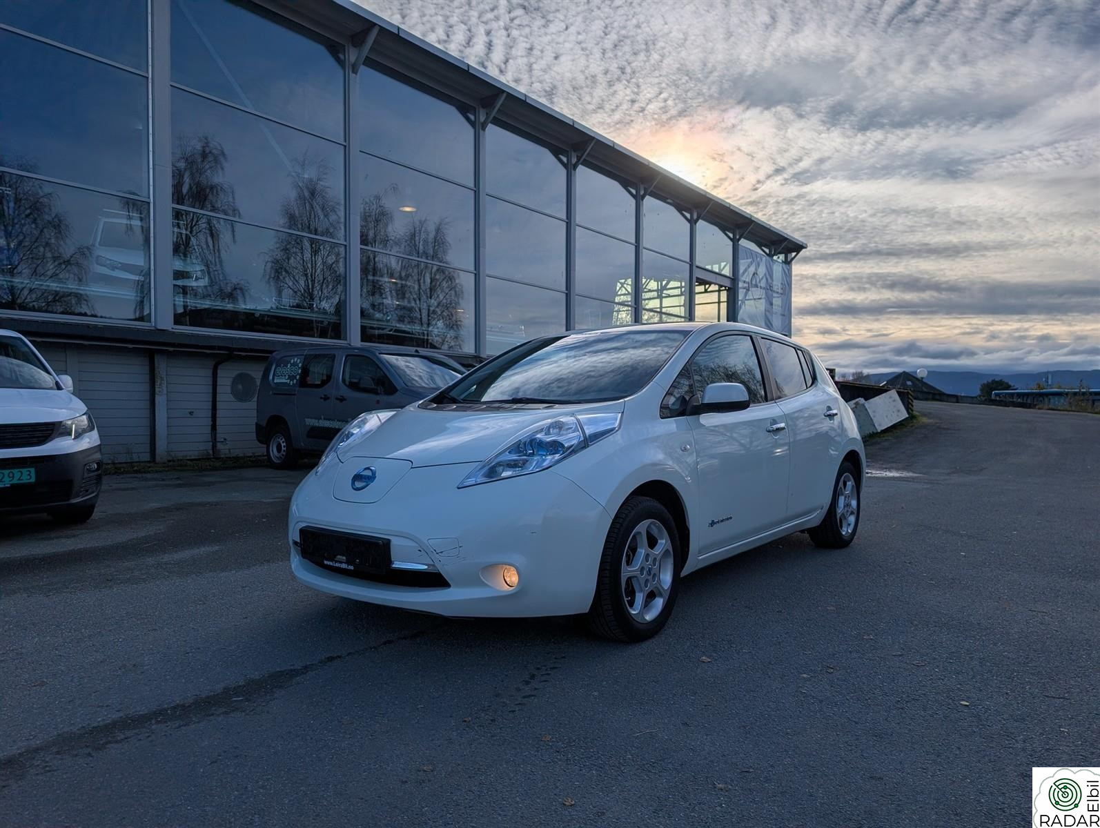 NISSAN LEAF 24 kWH | R.kam| Rattvarme| Sommer- og vinterhjul|