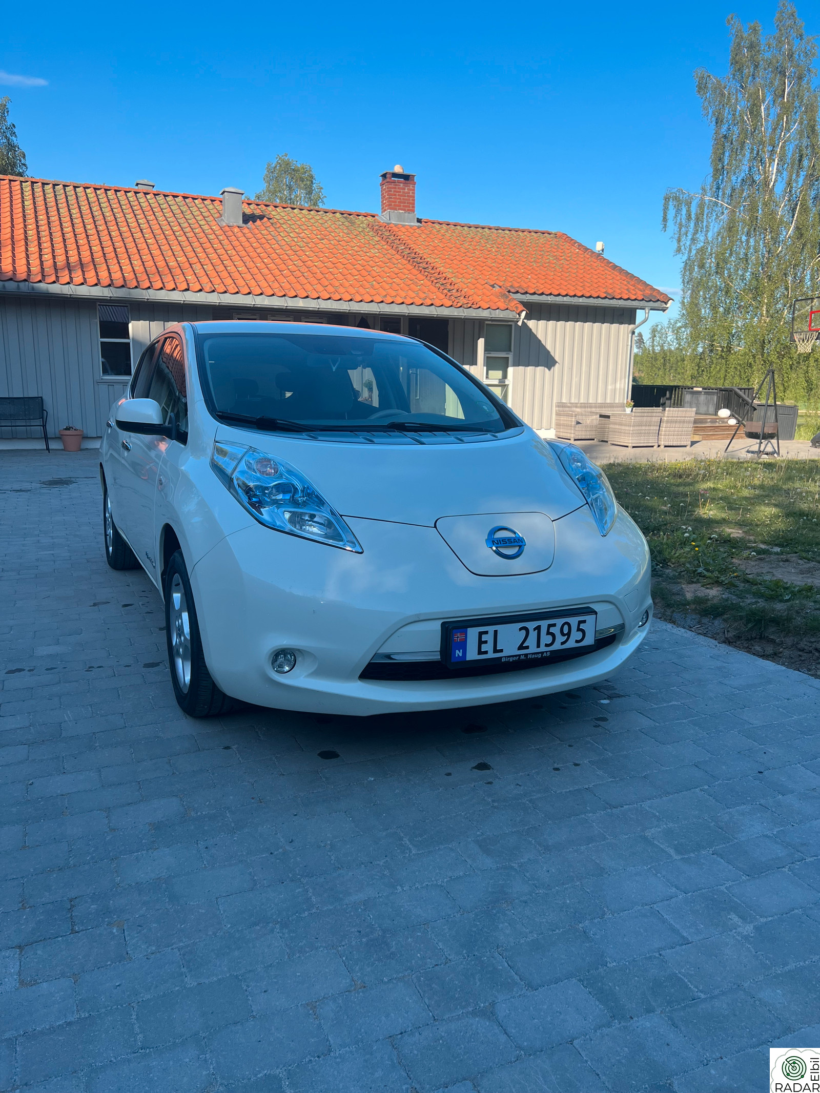 NISSAN LEAF